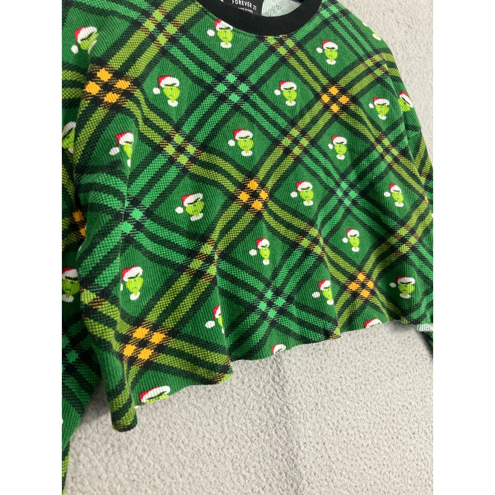 Forever 21 Grinch Women's S Forever 21 Cropped Pajama Shirt Green Size S / US 4 / IT 40 - 6 Thumbnail