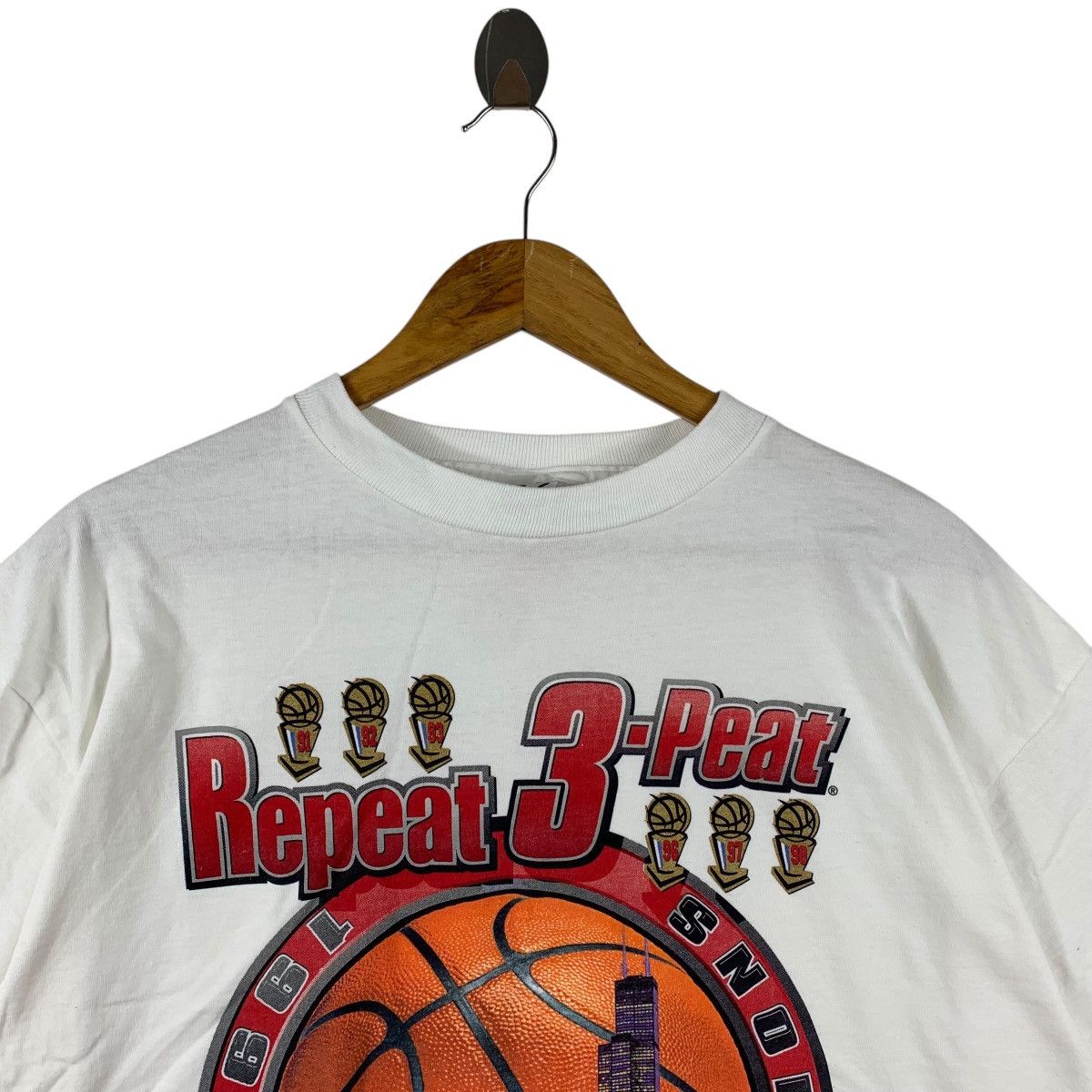 NBA Vintage 90s CHICAGO BULLS 1998 champions tee Size US L / EU 52-54 / 3 - 2 Thumbnail