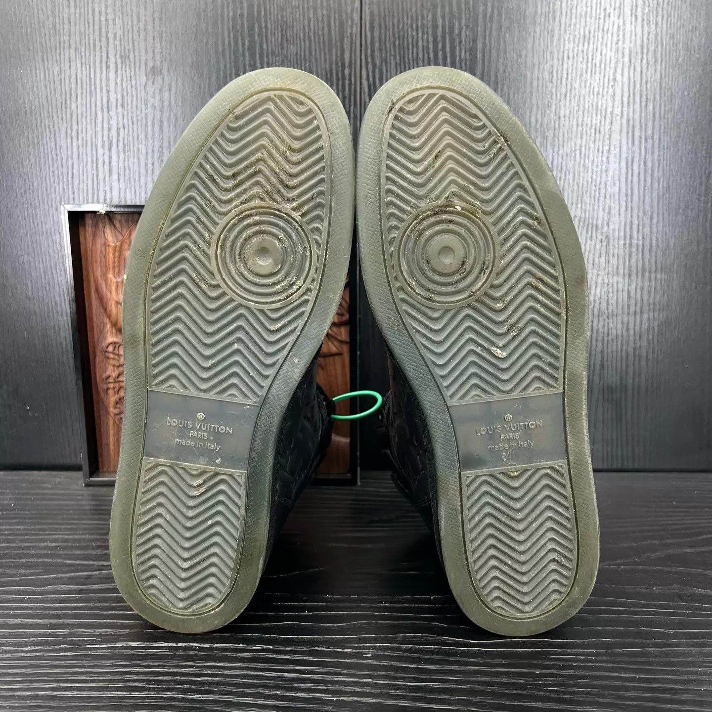Louis Vuitton Louis Vuitton Rivoli Black Embossed 6.5/40.5 Size US 7.5 / EU 40-41 - 8 Thumbnail