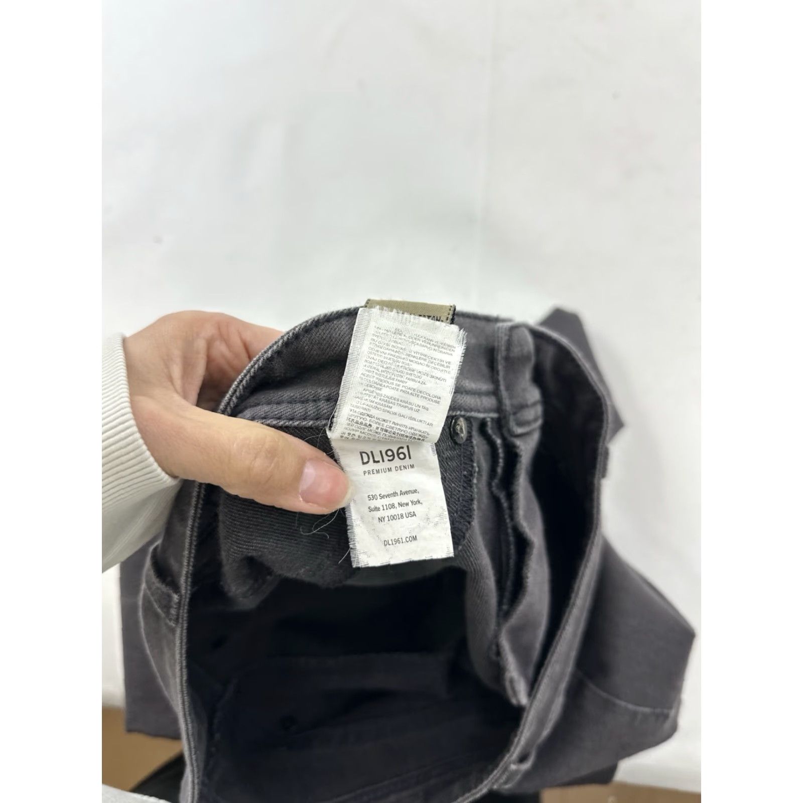 DL1961 DL1961 Jeans Women’s 29 Dark Gray Skinny Emma Leggings Stone Jeans Slim Mid 29 in Gray Embroidered Logo Zipper Button Pockets Stretch Studded Women Size 29" - 6 Thumbnail