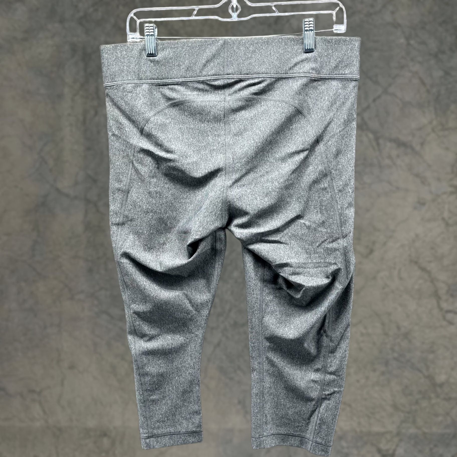 Under Armour Under Armour Pants Womens XL Gray Athletic Heatgear Compression Cropped Legging Skinny Size 40" / US 18 - 1 Thumbnail