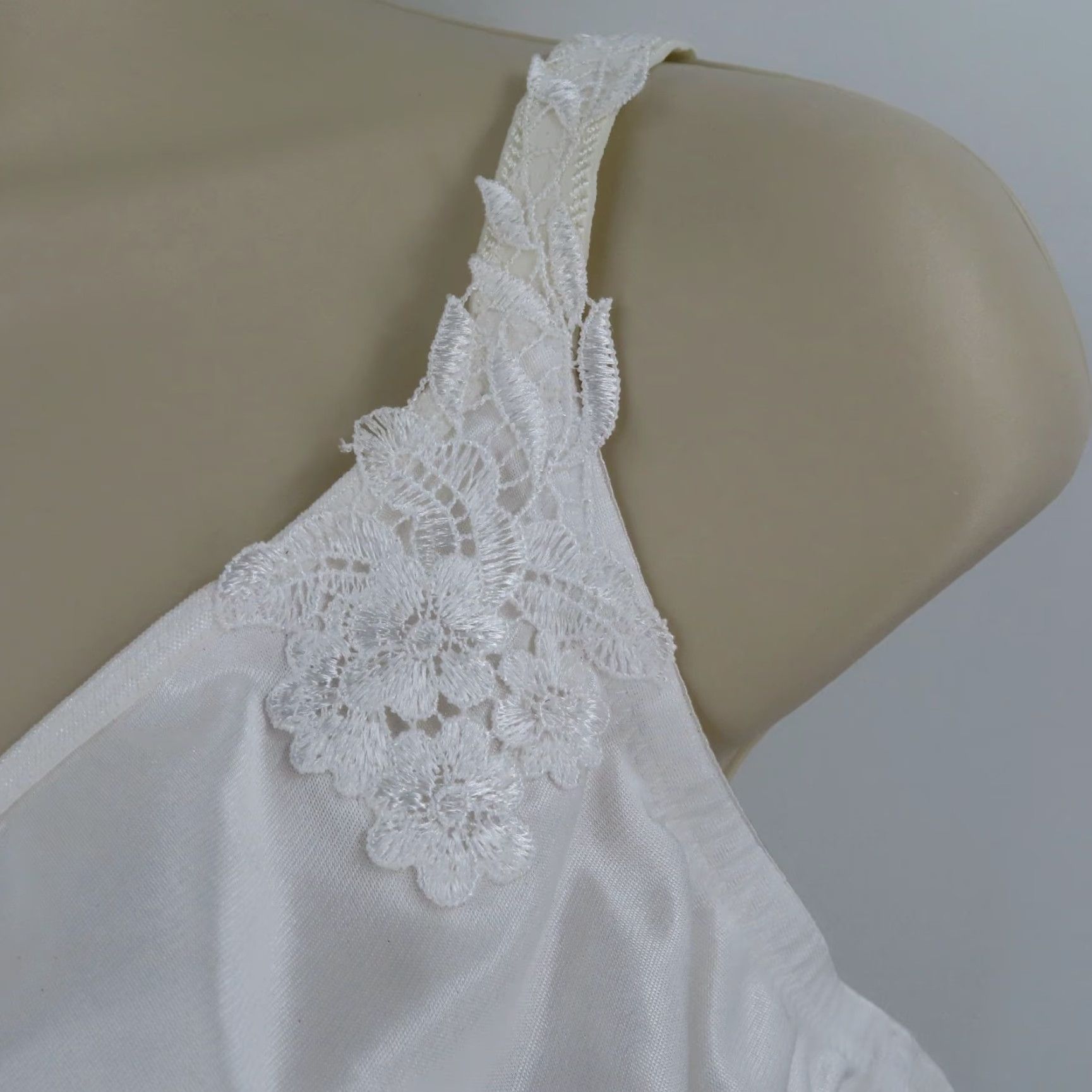 Vintage Enchanted Bra 44DD Minimizer Underwire Unlined White 537111 Size ONE SIZE - 5 Thumbnail
