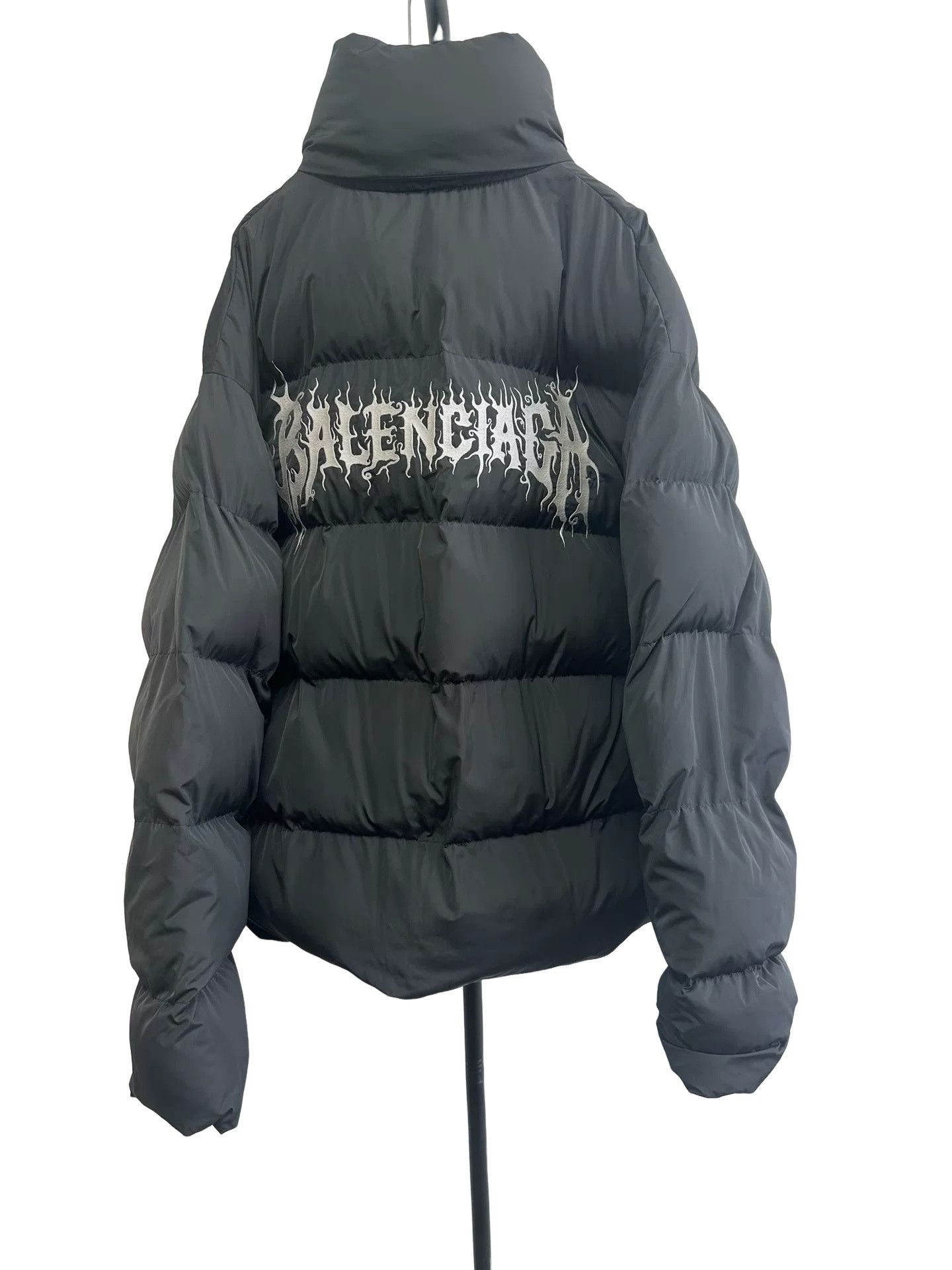 Balenciaga Balenciaga Metal Logo Embroidered Puffer Jacket Size 46 Size US S / EU 44-46 / 1 - 1 Thumbnail