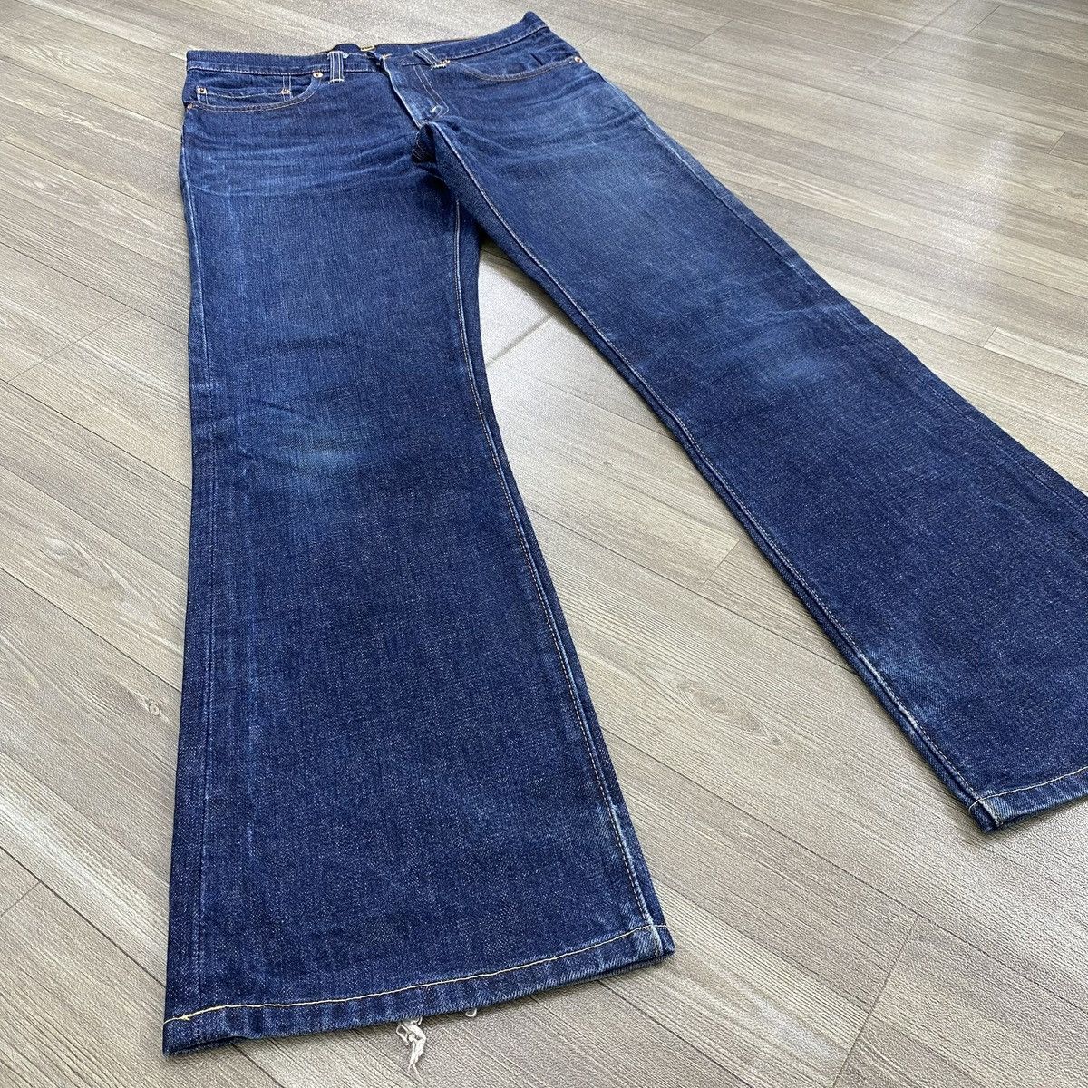 Levi's Vintage Clothing 1990s Vintage Levis 517 Bell Button Bootcut Flared Jeans Size US 31 - 3 Thumbnail
