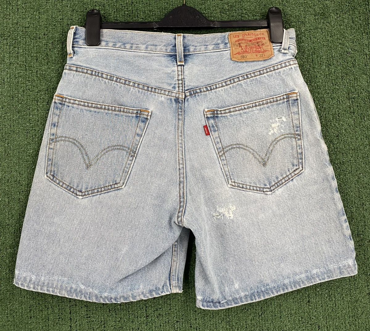 Levi's Vintage Clothing Y2K Levi’s 550 Relaxed Fit Jean Distressed Hemmed Shorts 31 Size US 31 - 5 Thumbnail