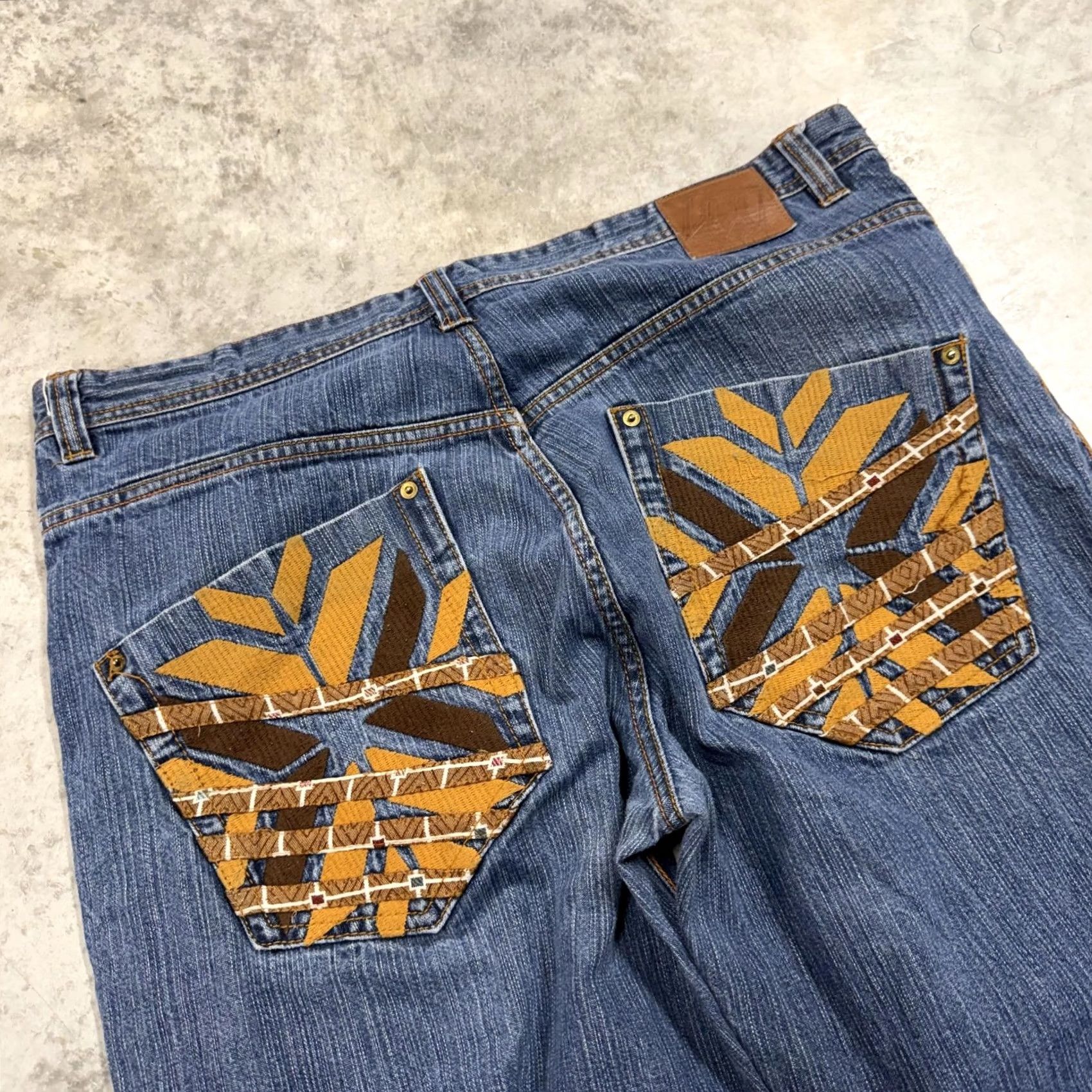Denime Massive Jeans Mens 38x34 Blue Relaxed Fit Denim Pockets Southwestern Geometric Waist 38 Inseam 34 Classic Straight Vintage? Size US 38 / EU 54 - 2 Thumbnail