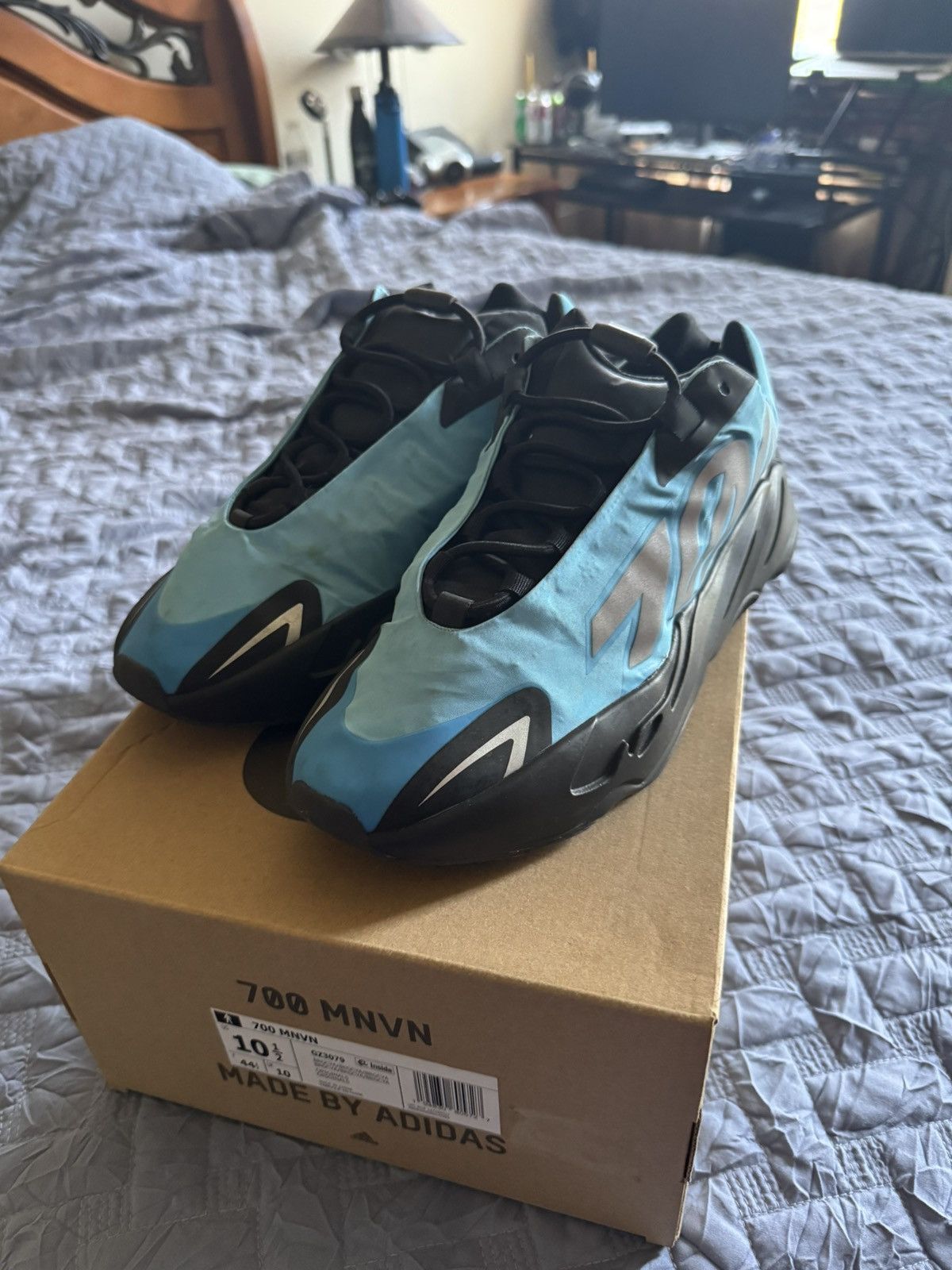 YEEZY BOOST 700 MNVN BRIGHT CYAN