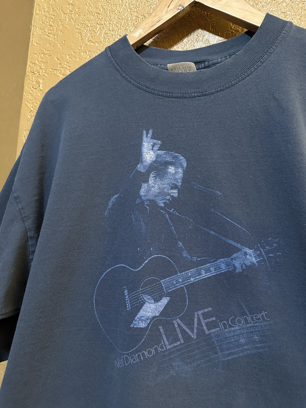Vintage faded vintage Neil Diamond Live Concert tee xl Size US XL / EU 56 / 4 - 2 Thumbnail