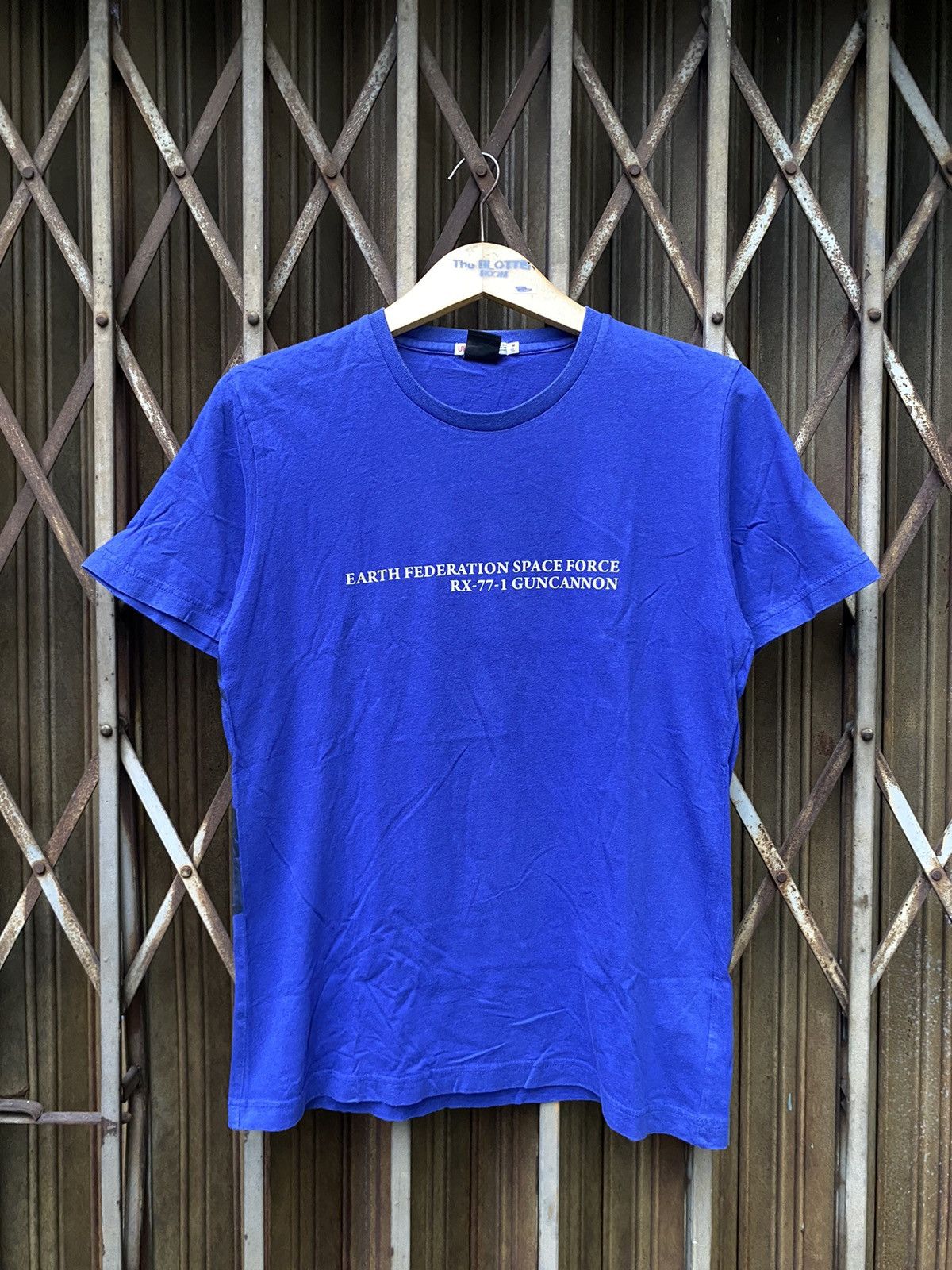 Uniqlo Uniqlo x Gundam Illustrations Tee Size US M / EU 48-50 / 2 - 2 Thumbnail