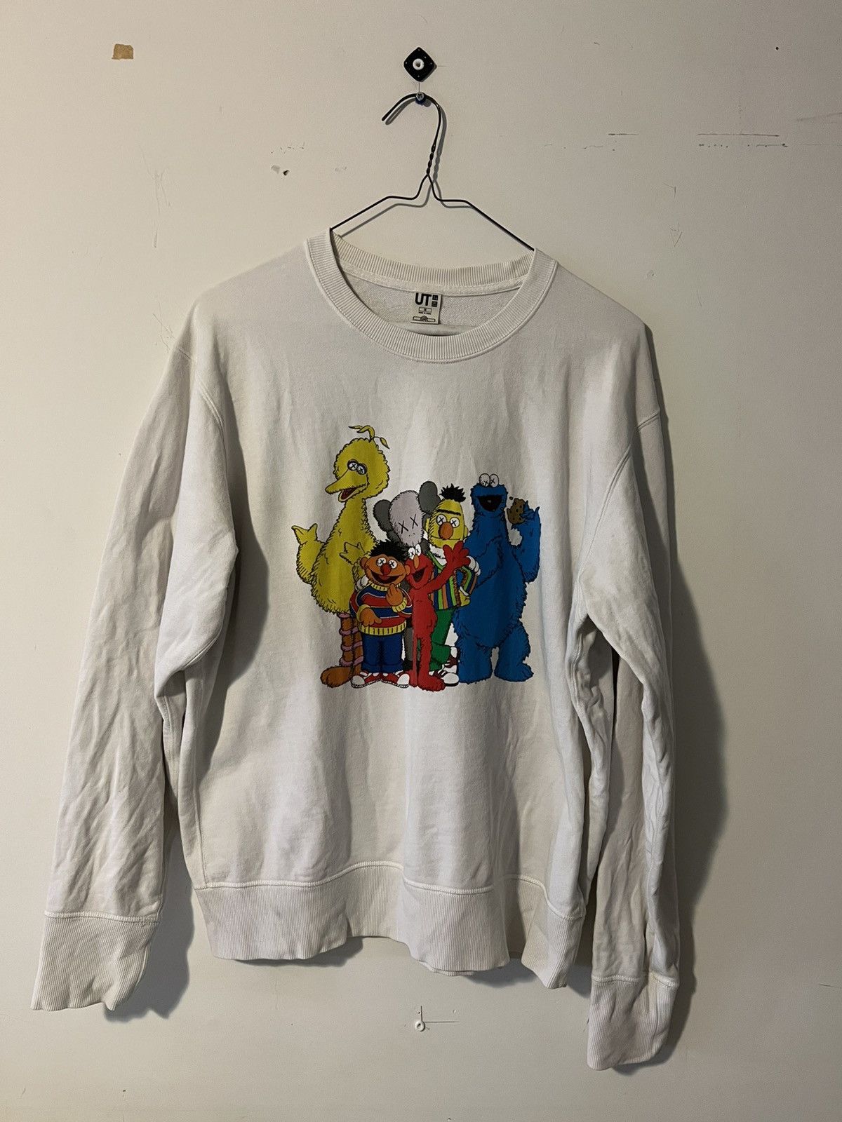Kaws × Uniqlo Uniqlo x KAWS L/S Tee Size US M / EU 48-50 / 2 - 1 Thumbnail
