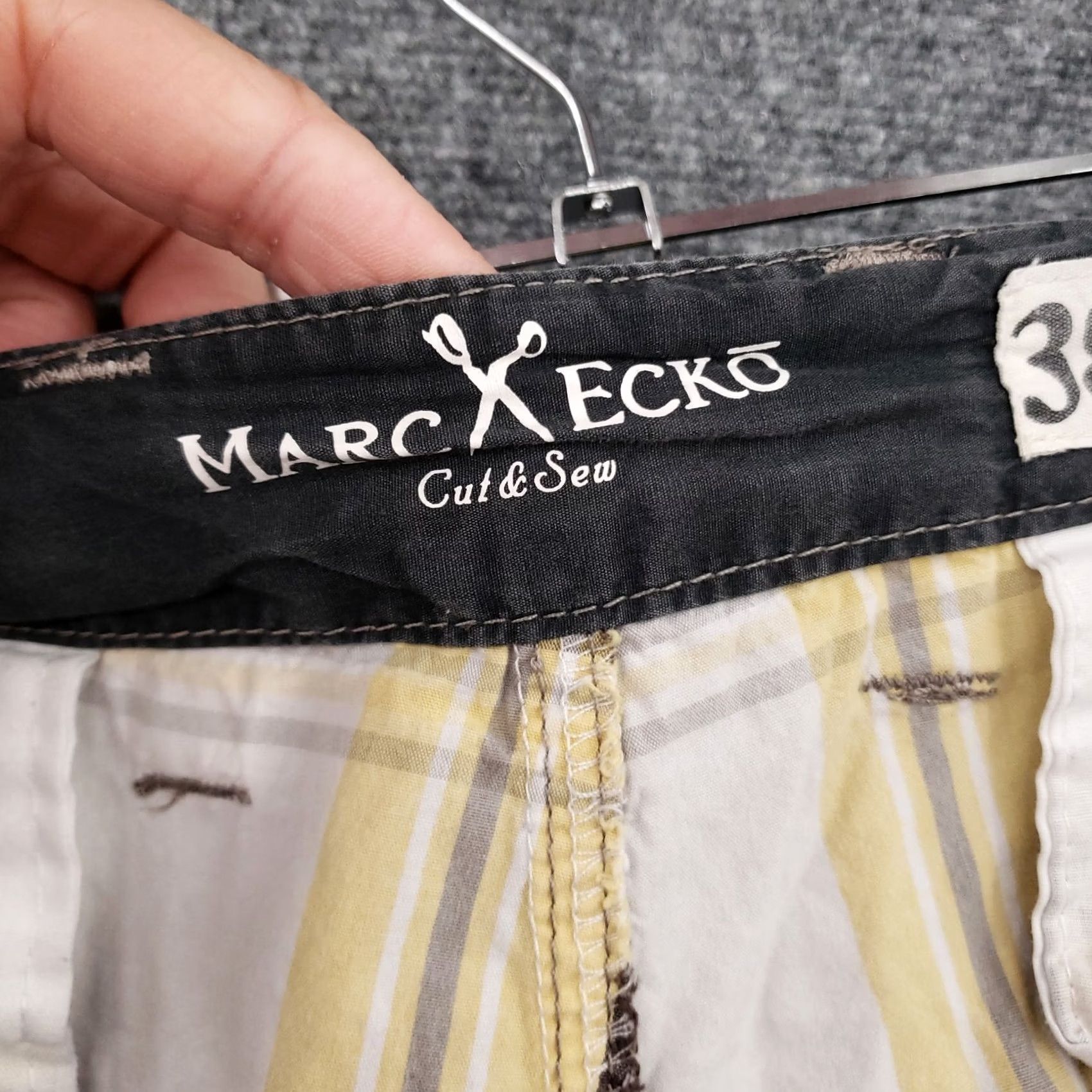 Vintage Marc Ecko Shorts Mens 38 White Brown Chino Cut & Sew Plaid Outdoor 10" Size US 38 / EU 54 - 3 Thumbnail