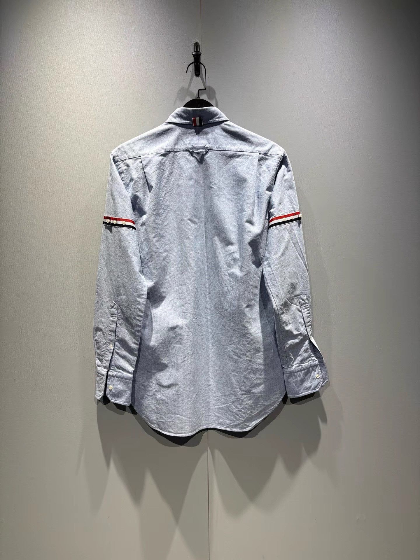 Thom Browne THOM BROWNE Classic Armband Stripe Oxford Shirt K36 Size US M / EU 48-50 / 2 - 2 Thumbnail