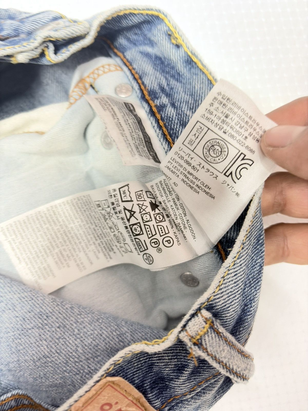 Levi's Levi's 550 Relaxed Fit Light Wash Vintage Denim Jeans W34 Size US 34 / EU 50 - 11 Thumbnail