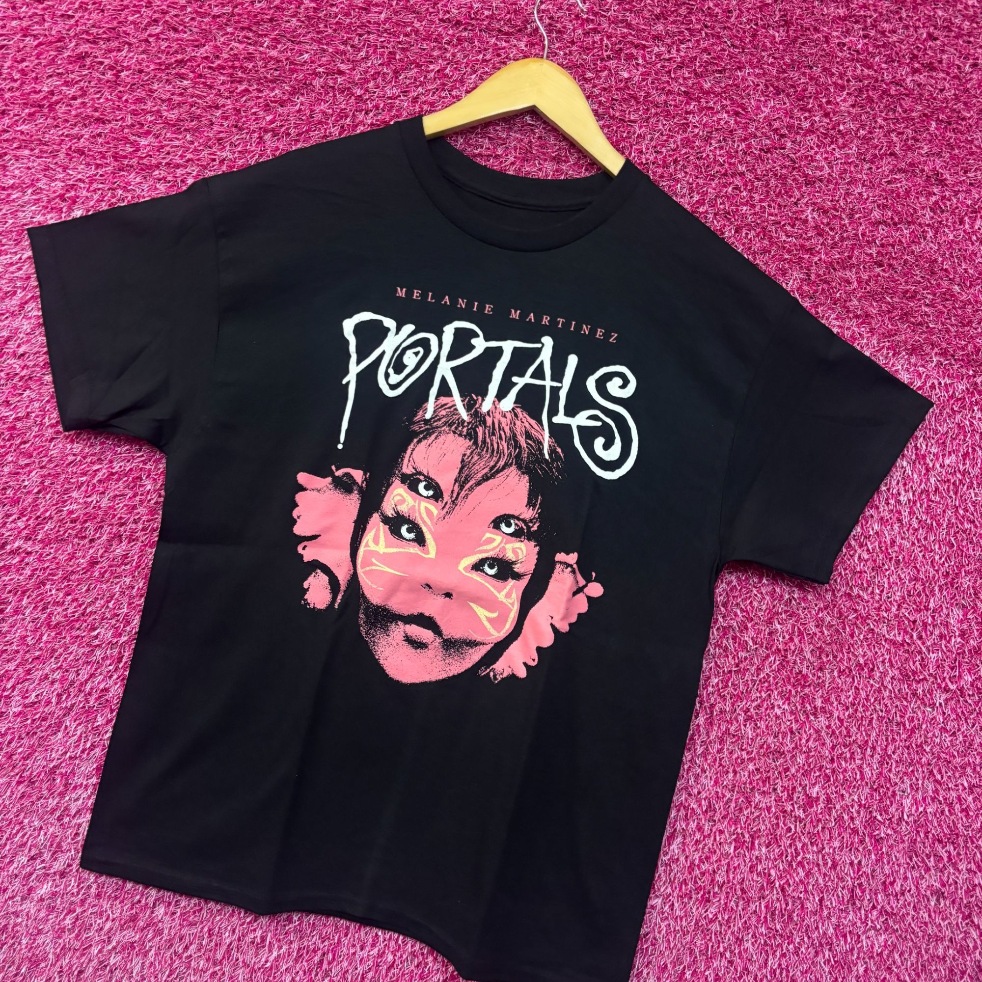 Band Tees Melanie Martinez Portals Cry Baby Electropop Artist Tee larg Size US L / EU 52-54 / 3 - 3 Thumbnail