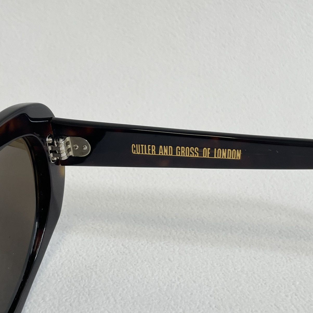 Cutler and Gross Tortoiseshell Oval ‘Cat Eye’ 70s Sunglasses Size ONE SIZE - 8 Thumbnail