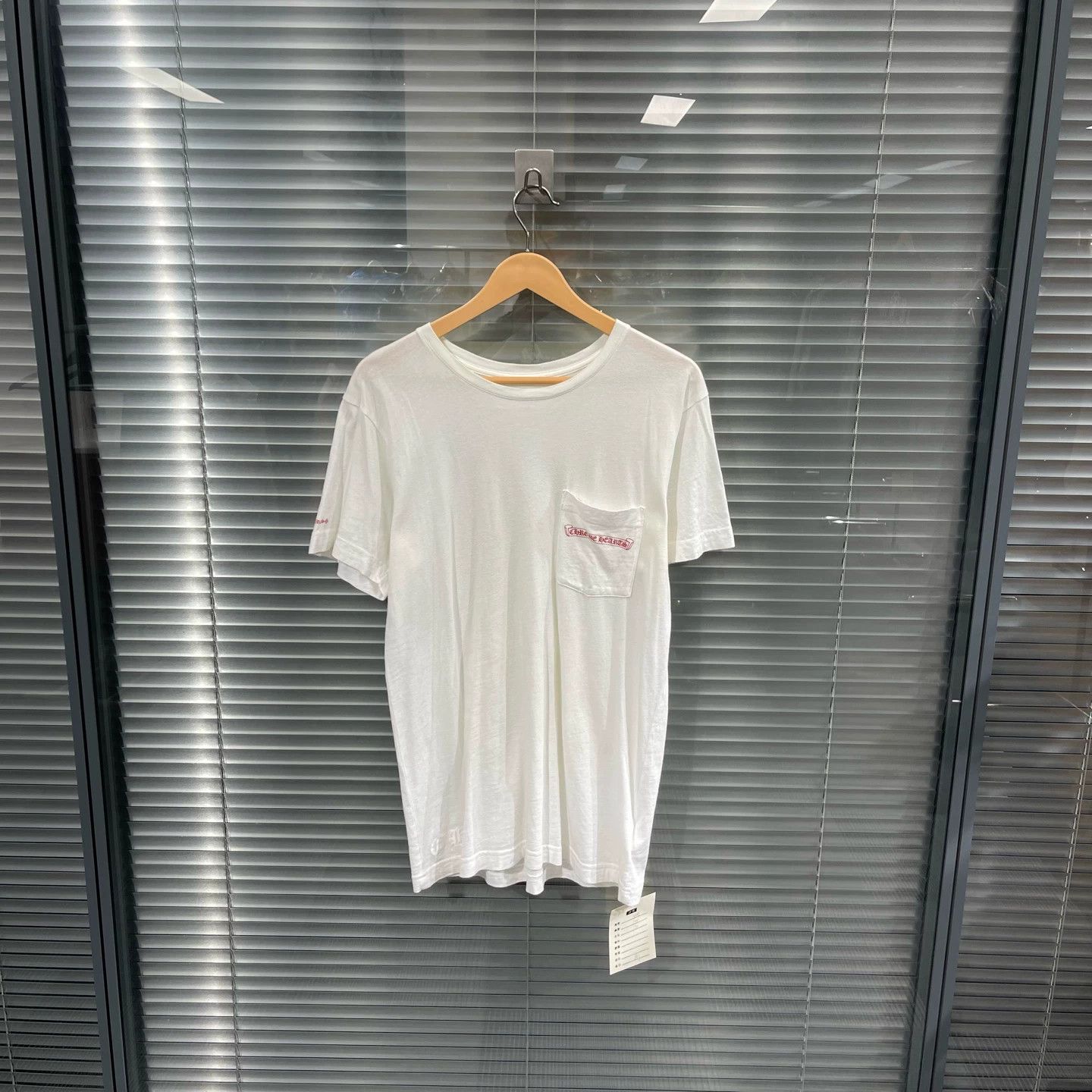 Chrome Hearts Chrome Hearts Pocket Red Scroll Back Horseshoe SS Tee M 99New Size US M / EU 48-50 / 2 - 1 Thumbnail