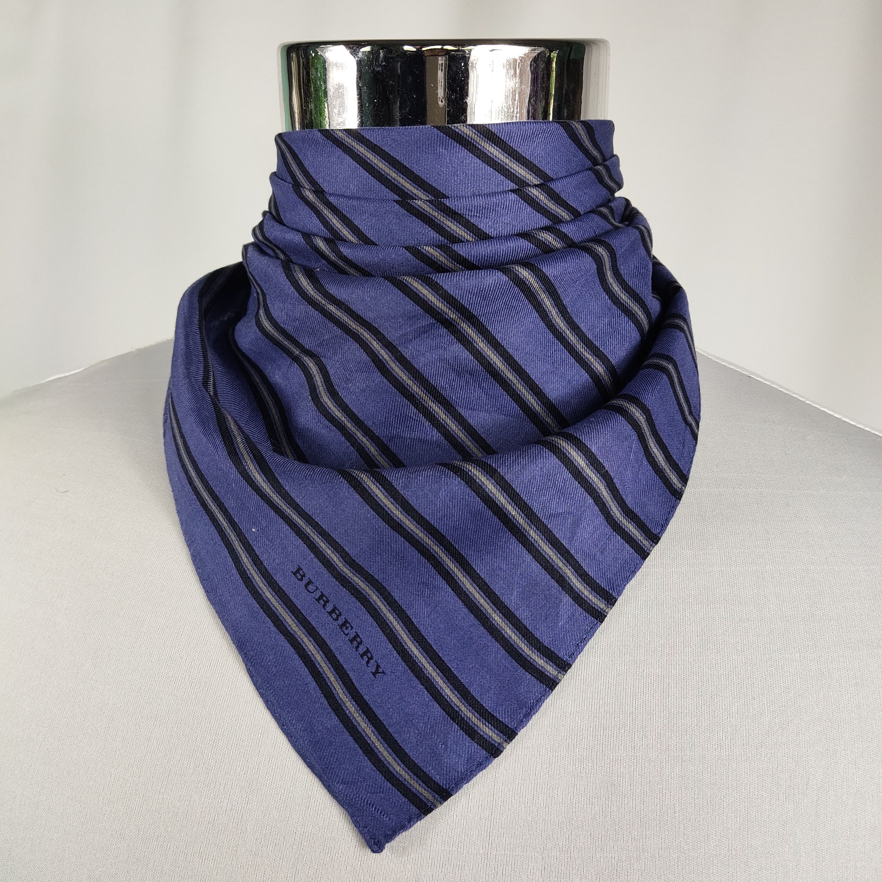 Burberry Handkerchief / Neckerchief / Bandana FZ343