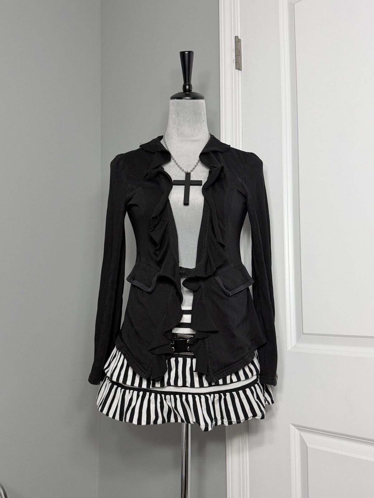 Other Mystree Black Ruffle Open Front Button Cardigan w/ Pockets Size S / US 4 / IT 40 - 2 Thumbnail