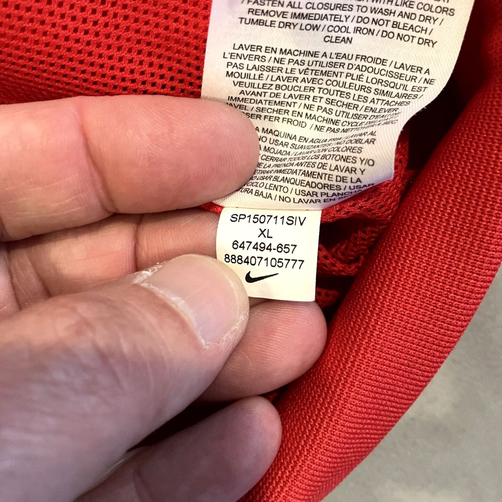 Nike VINTAGE Nike Windbreaker Jacket XL Red Full Zip Windbreaker Men's Sports Jacket Size US XL / EU 56 / 4 - 6 Thumbnail