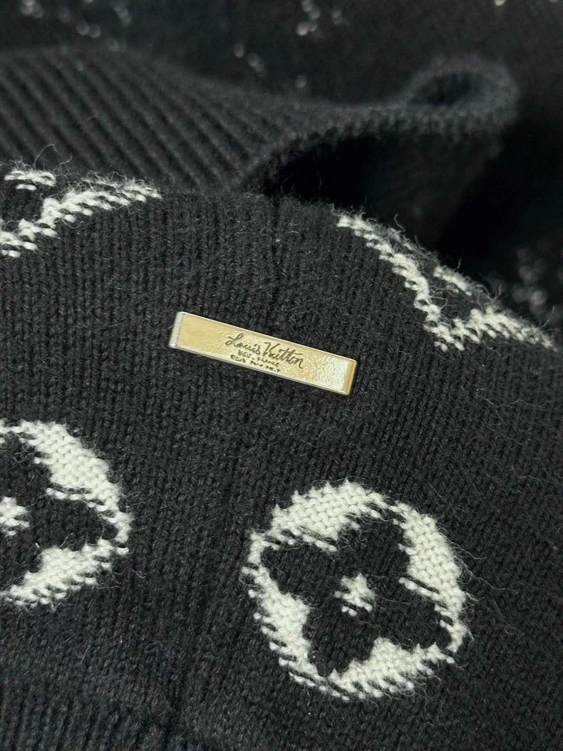 Louis Vuitton Louis Vuitton Black and white gradient presbyopic sweater Size US M / EU 48-50 / 2 - 5 Thumbnail