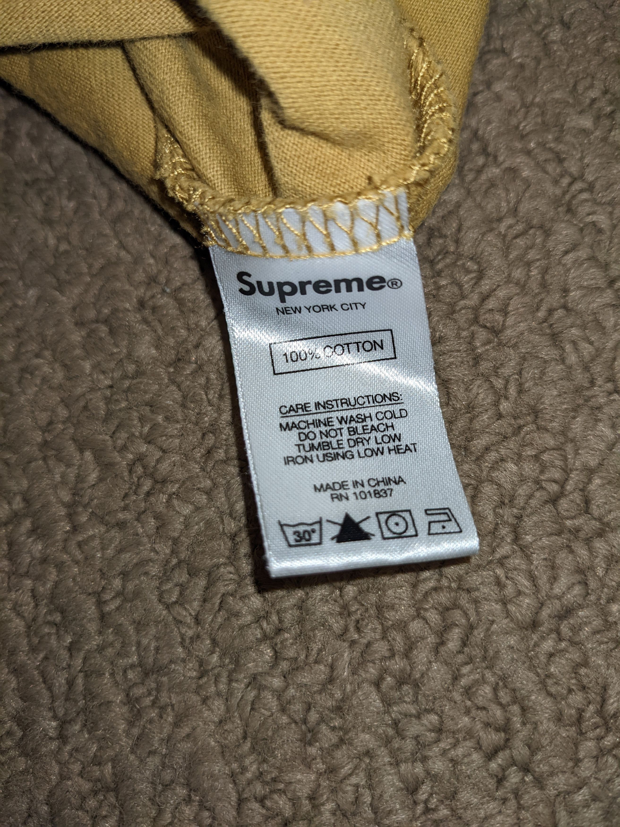 Supreme Supreme Multi Color Logo Top Size US L / EU 52-54 / 3 - 9 Thumbnail