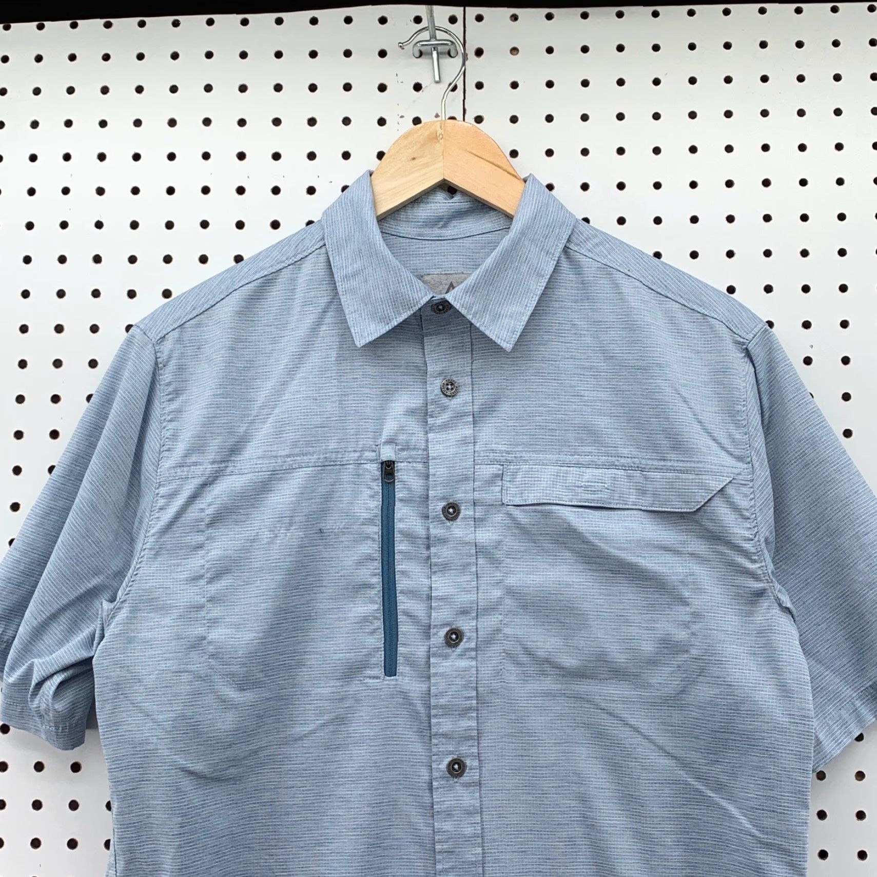 ASCENO Ascend Blue Mens Button Down Short Sleeve Shirt Small Zip Pocket Button-Up Casual Travel Shirt Size US S / EU 44-46 / 1 - 2 Thumbnail