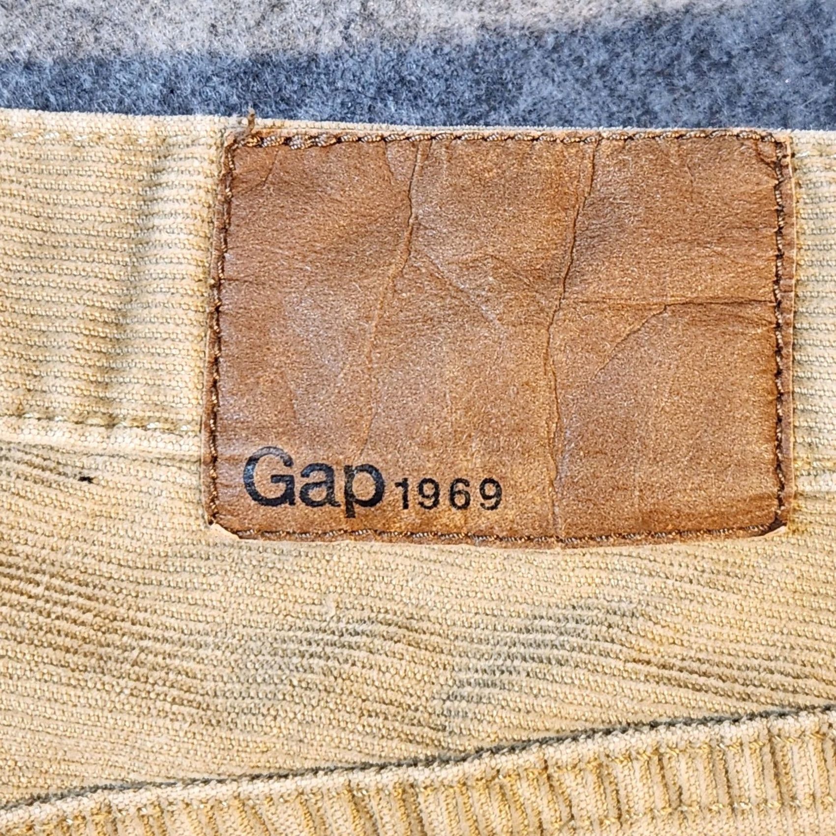 Gap VINTAGE Gap 1969 Pants Mens 34x32 Corduroy Slim Distressed Casual Beige Tan - 34x32 Mens Gap 1969 Pants Corduroy Slim Fit Casual Distressed Size US 34 / EU 50 - 4 Thumbnail