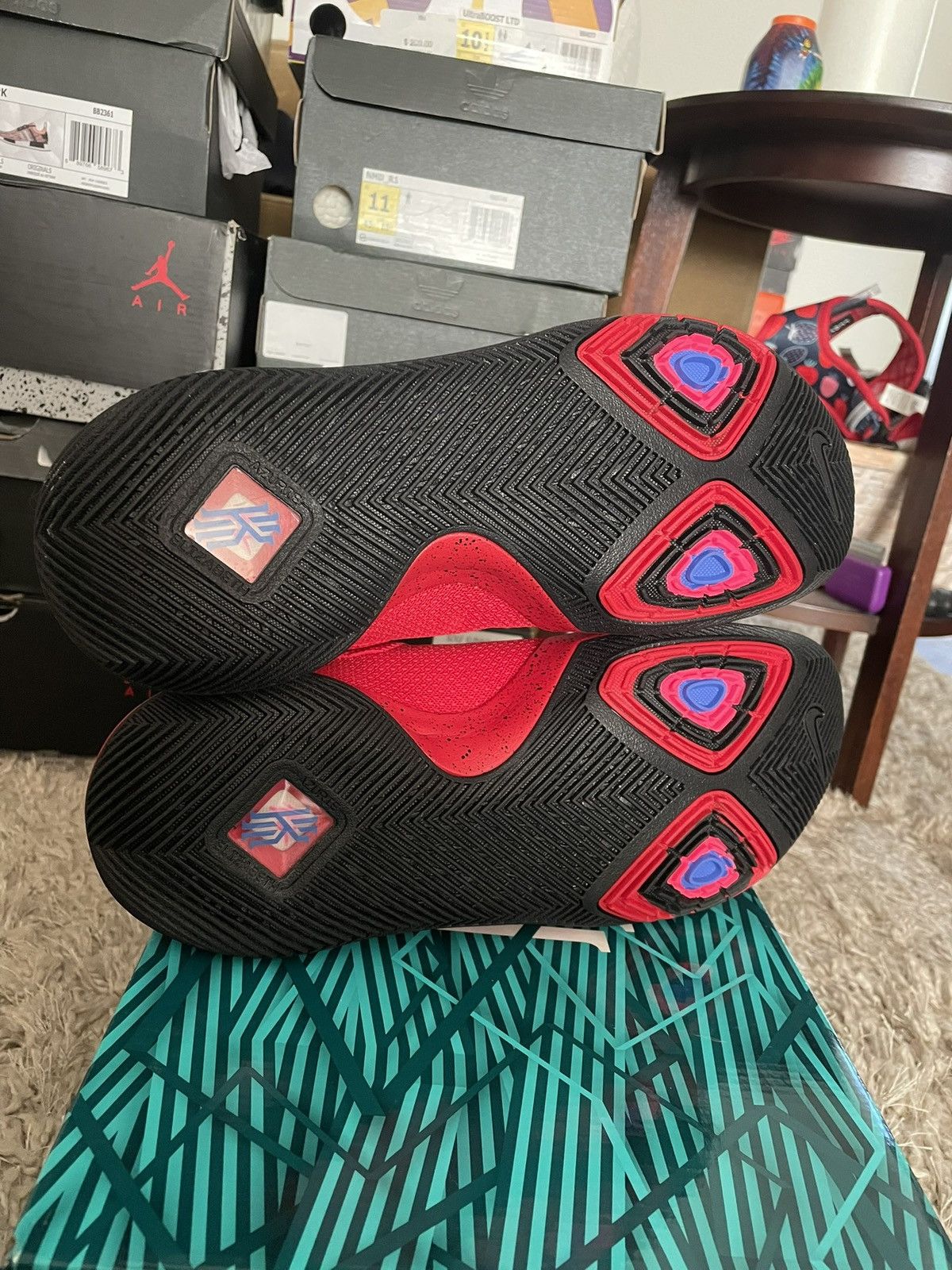 Nike Nike Kyrie 3 Candy Apple sz 10 Size US 10 / EU 43 - 7 Thumbnail