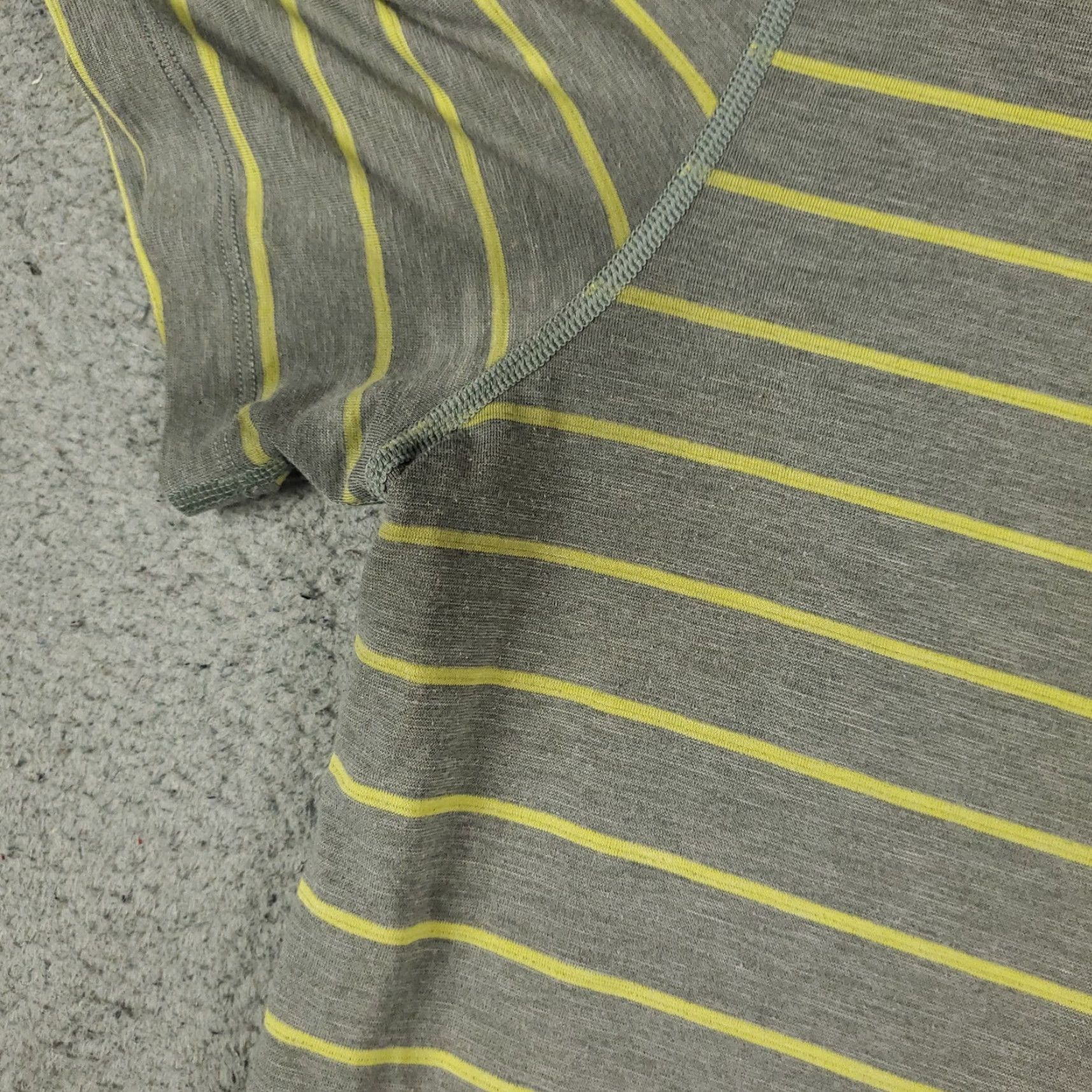 Lululemon Lululemon Polo Shirt Mens Large Gray Yellow Striped Tech Casual Short Sleeve Size US L / EU 52-54 / 3 - 3 Thumbnail
