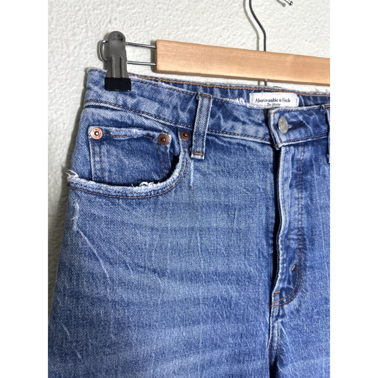 Abercrombie & Fitch Abercrombie & Fitch curve love the skinny high rise jeans Womens 2/26 Distressed Blue 27in Inseam Jeans Size 26" / US 2 / IT 38 - 4 Thumbnail