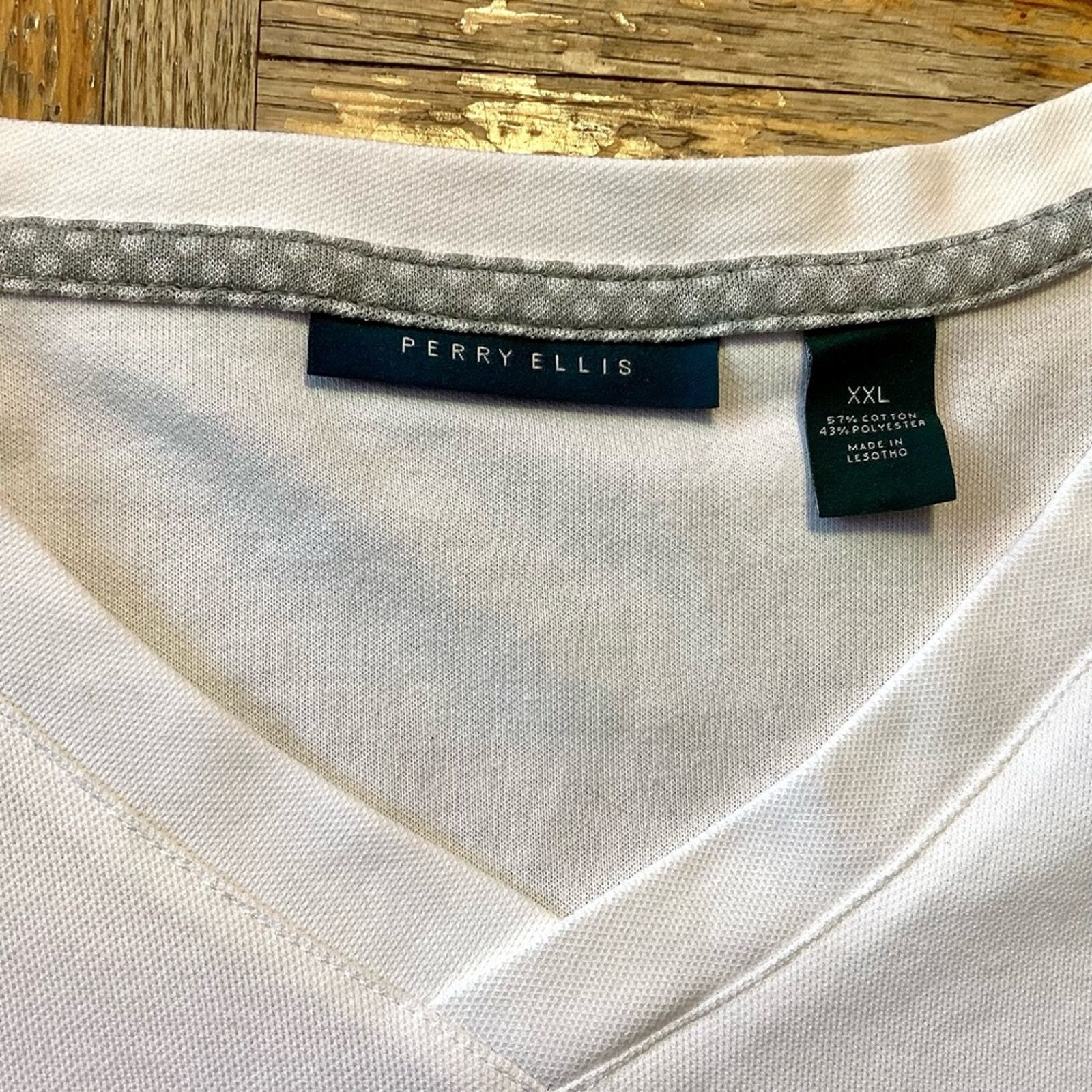 Perry Ellis Perry Ellis Men's Cotton Blend V-Neck Short Sleeve Tee Shirt Size US XXL / EU 58 / 5 - 3 Thumbnail