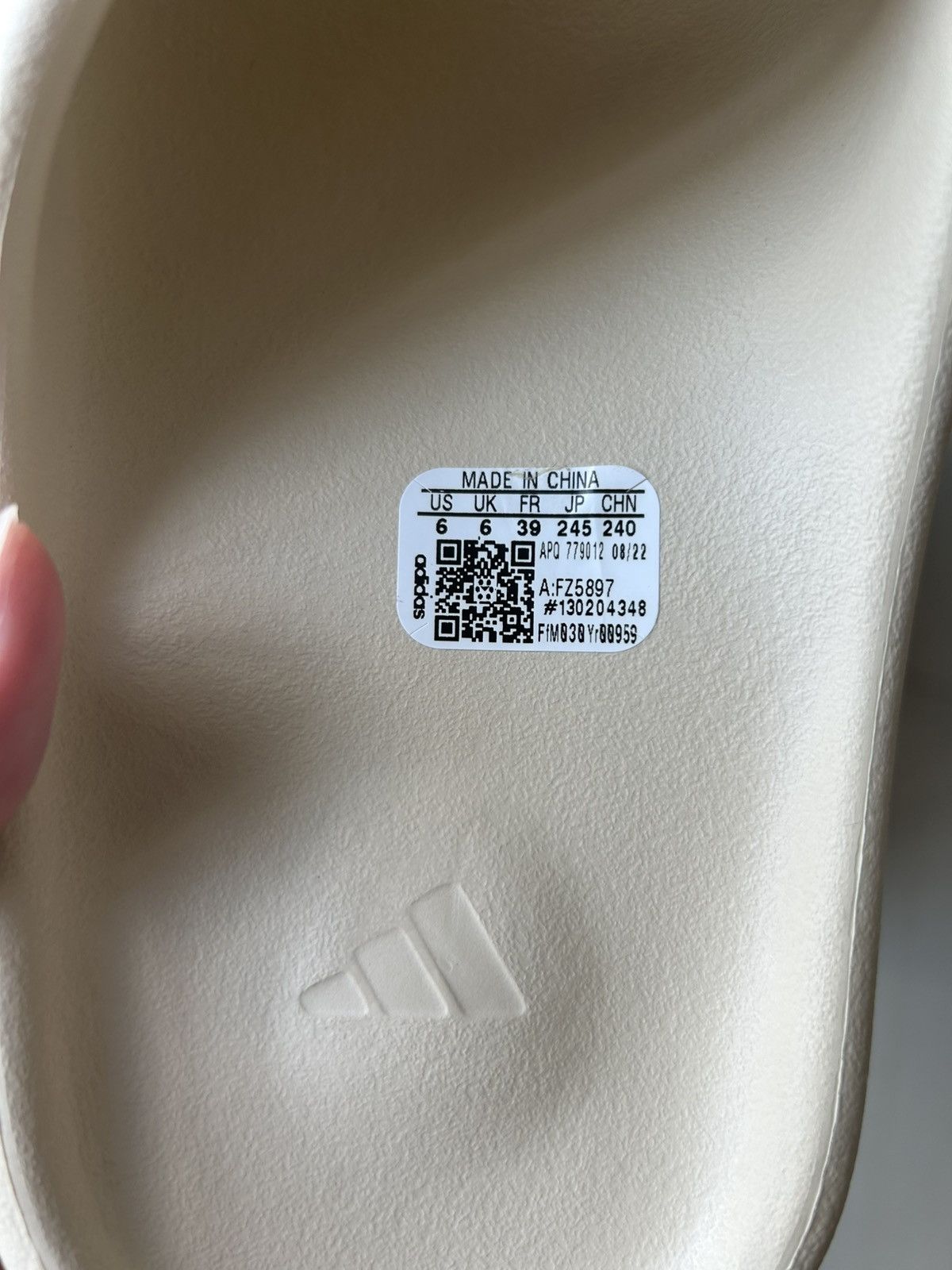 Adidas × Yeezy Yeezy Slide Bone 2022/2023 Size US 6 / EU 39 - 4 Thumbnail