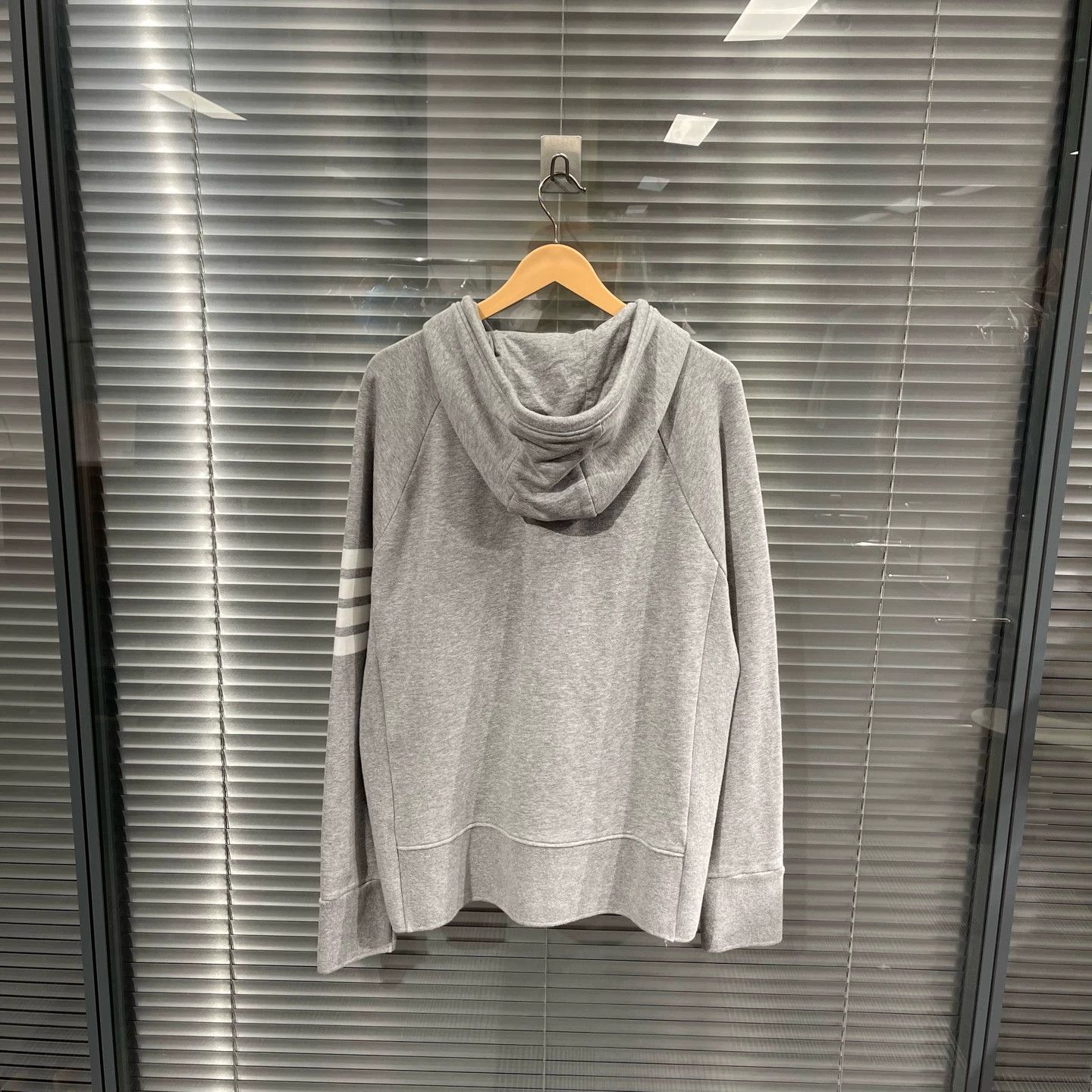 Thom Browne Thom Browne Gray 4Stripe Zip Hoodie Size5 99New Size US XXL / EU 58 / 5 - 2 Thumbnail