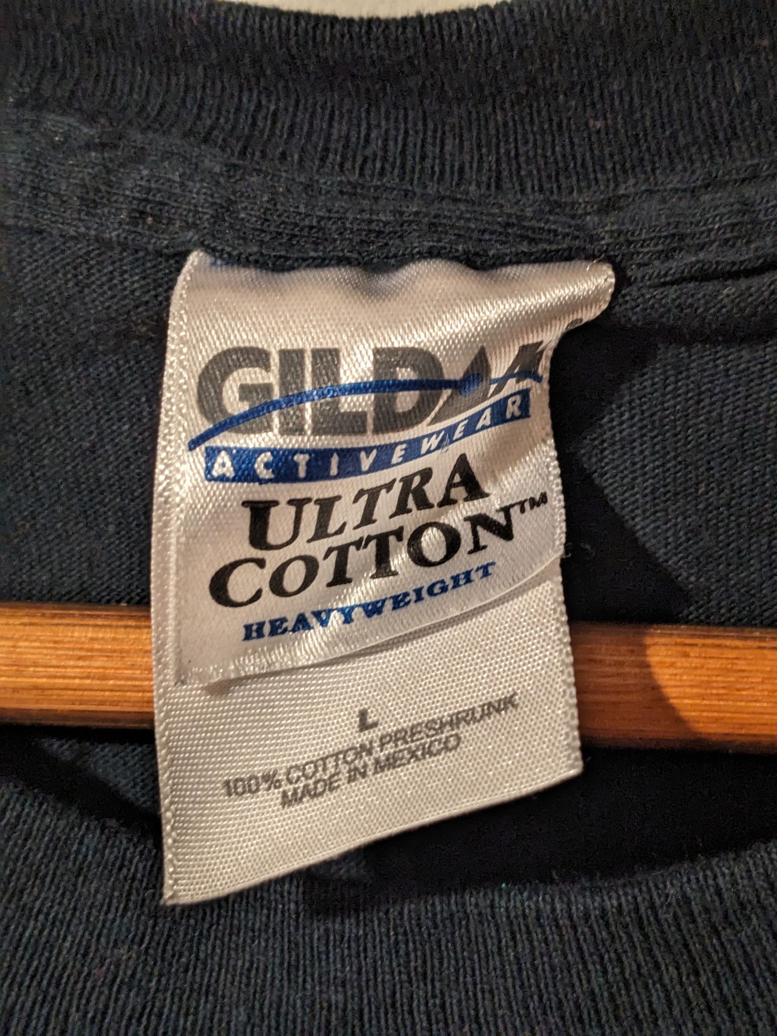 Gildan Vintage Y2K Hooters Canada Delightfully Tacky Yet T-Shirt Size US L / EU 52-54 / 3 - 3 Thumbnail
