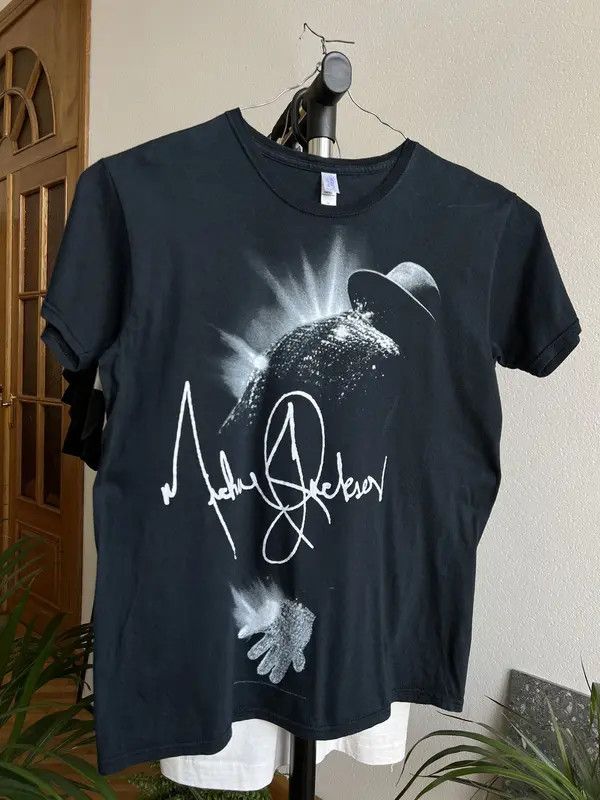 Band Tees Michael Jackson 2009 Glitter Glove King Of Pop Signature Size US M / EU 48-50 / 2 - 1 Thumbnail