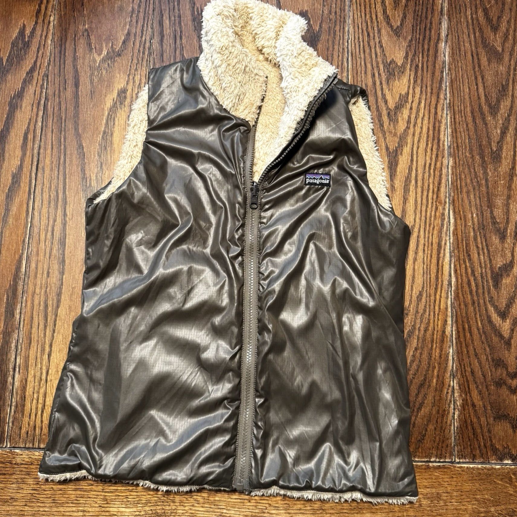 Patagonia Patagonia Los Gatos Vest Womens Small Ivory Brown Reversible Fleece Sherpa 25205 Size S / US 4 / IT 40 - 8 Thumbnail