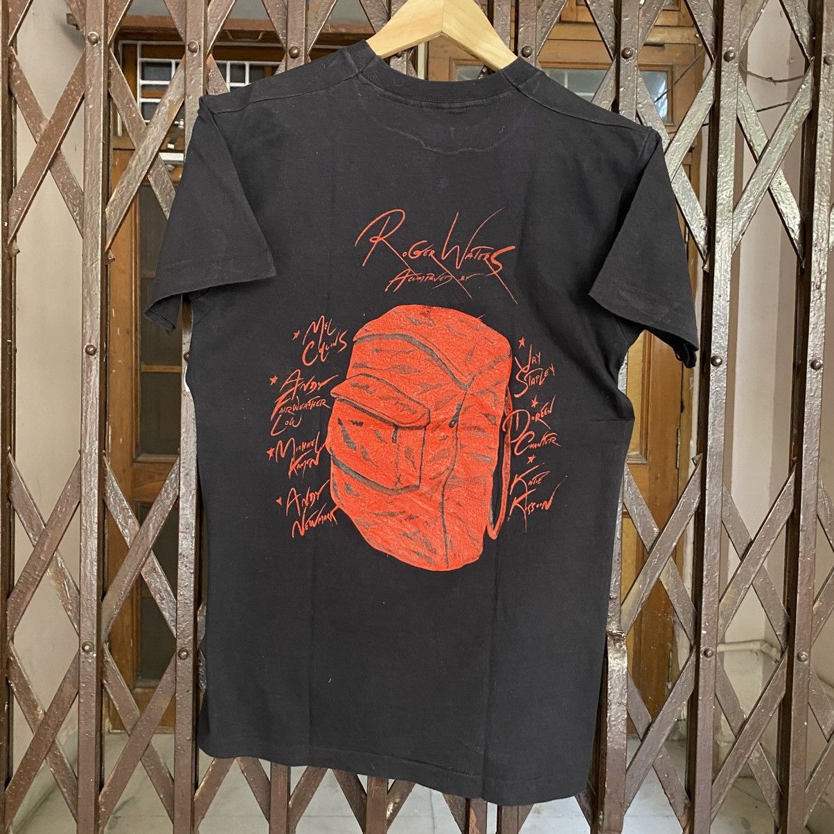 Band Tees Vintage 1984 Roger Waters tour t shirt Size US M / EU 48-50 / 2 - 3 Thumbnail