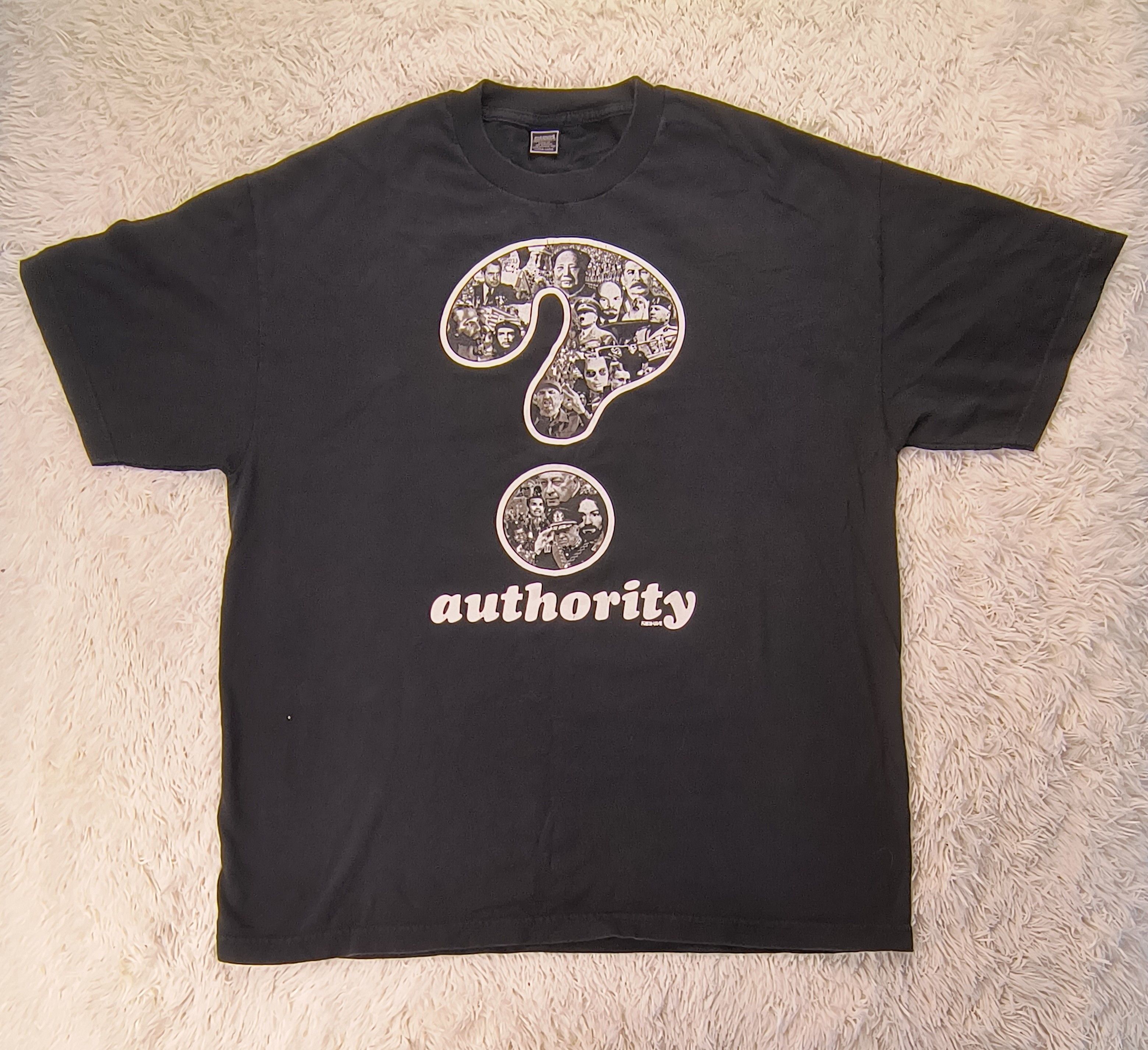 Freshjive Vintage question authority ? tee Size US XL / EU 56 / 4 - 2 Thumbnail