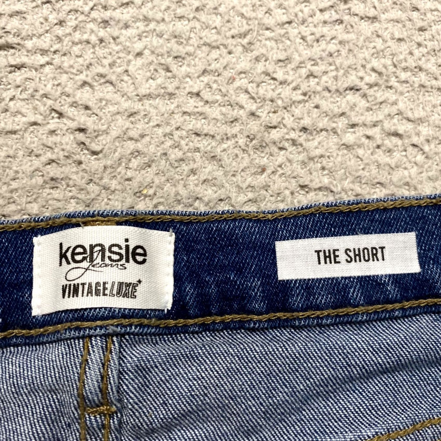 Vintage Kensie Jeans Womens 8 Blue Denim Medium Wash Distressed Cut-Off Mid Rise Shorts 5-Pocket Regular Inseam 4 in Summer Casual Womens Size 30" / US 8 / IT 44 - 3 Thumbnail