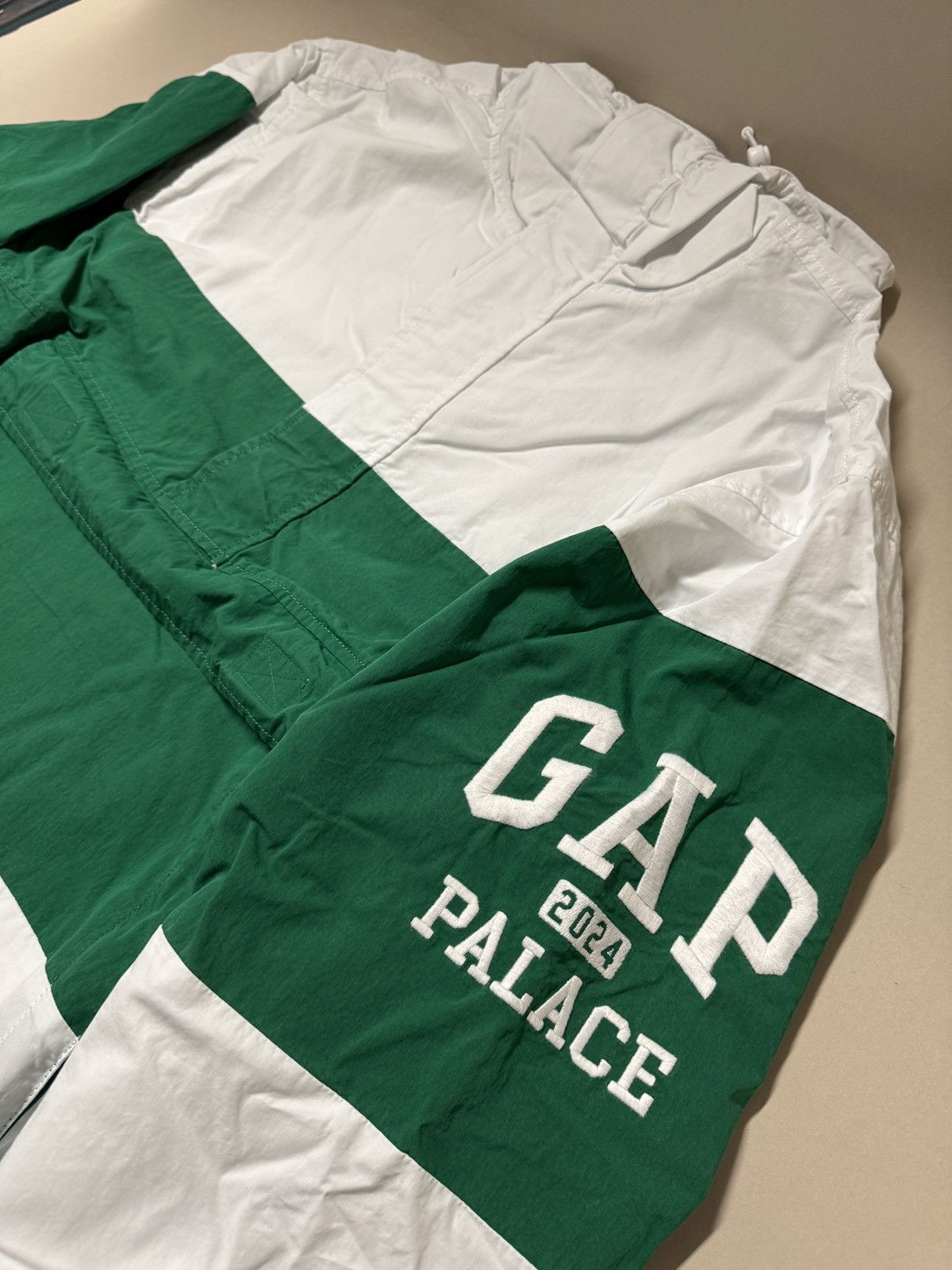 Gap × Palace Palace Gap Green White Windbreaker M DSWT and BAG 