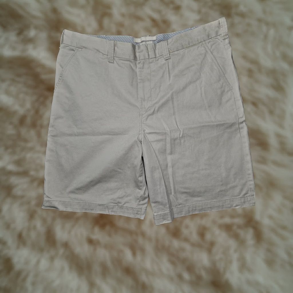 Old Navy VINTAGE Old Navy Shorts Mens 40 Beige Y2K Chino Casual 100% Cotton Flat Front Size US 40 / EU 56 - 1 Thumbnail