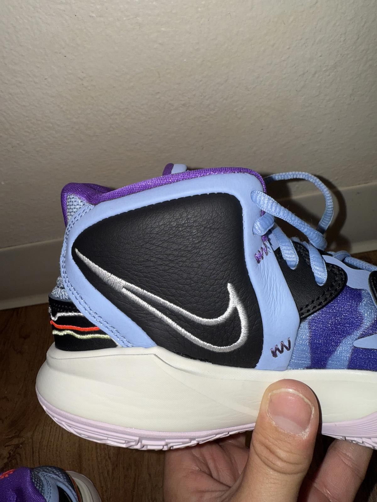 Nike Nike Kyrie Infinity Aluminum Black Size US 5 / EU 37 - 9 Thumbnail