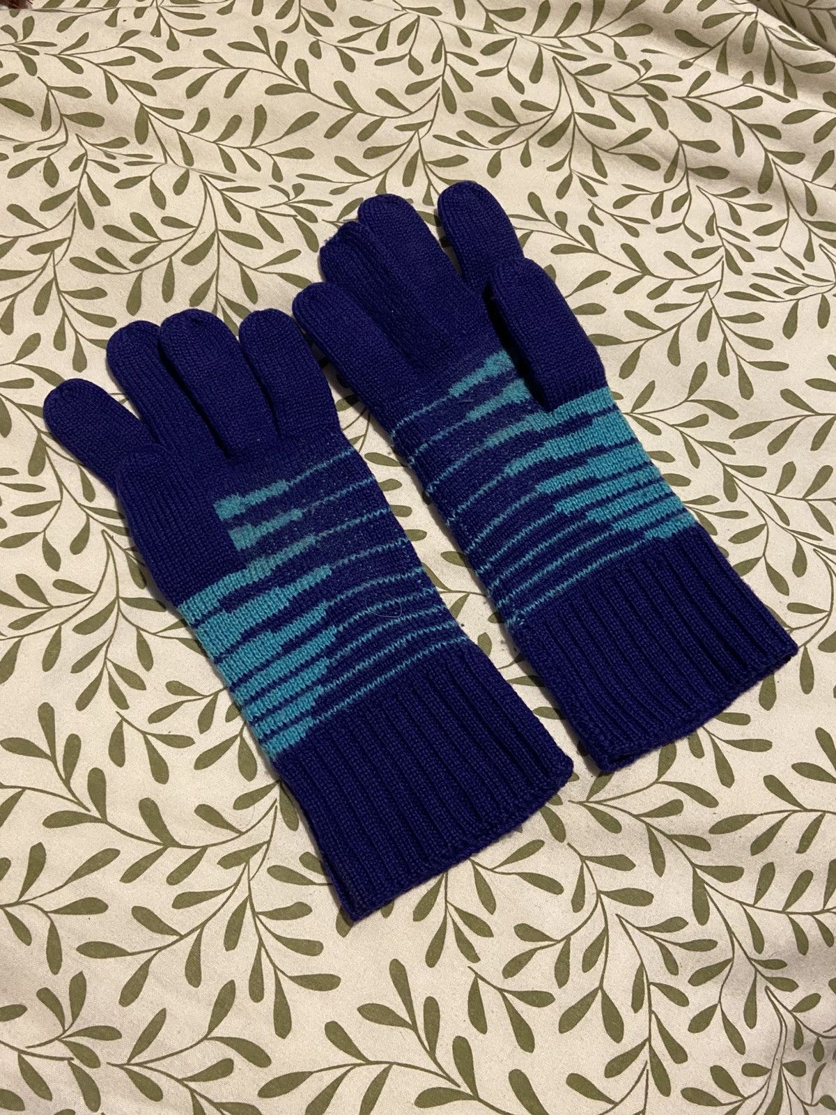 Vivienne Westwood SOLD Vivienne Westwood gloves Size ONE SIZE - 2 Thumbnail