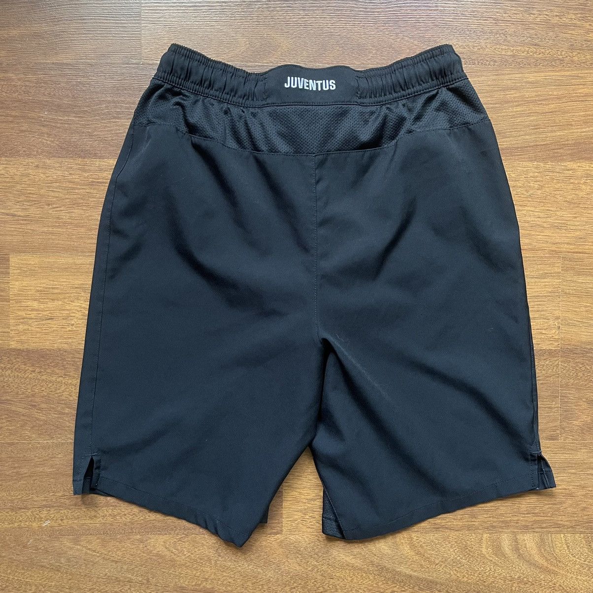 Nike × Vintage JUVENTUS NIKE 2012/2013 FOOTBALL SOCCER AWAY SHORTS Size US 31 - 6 Thumbnail