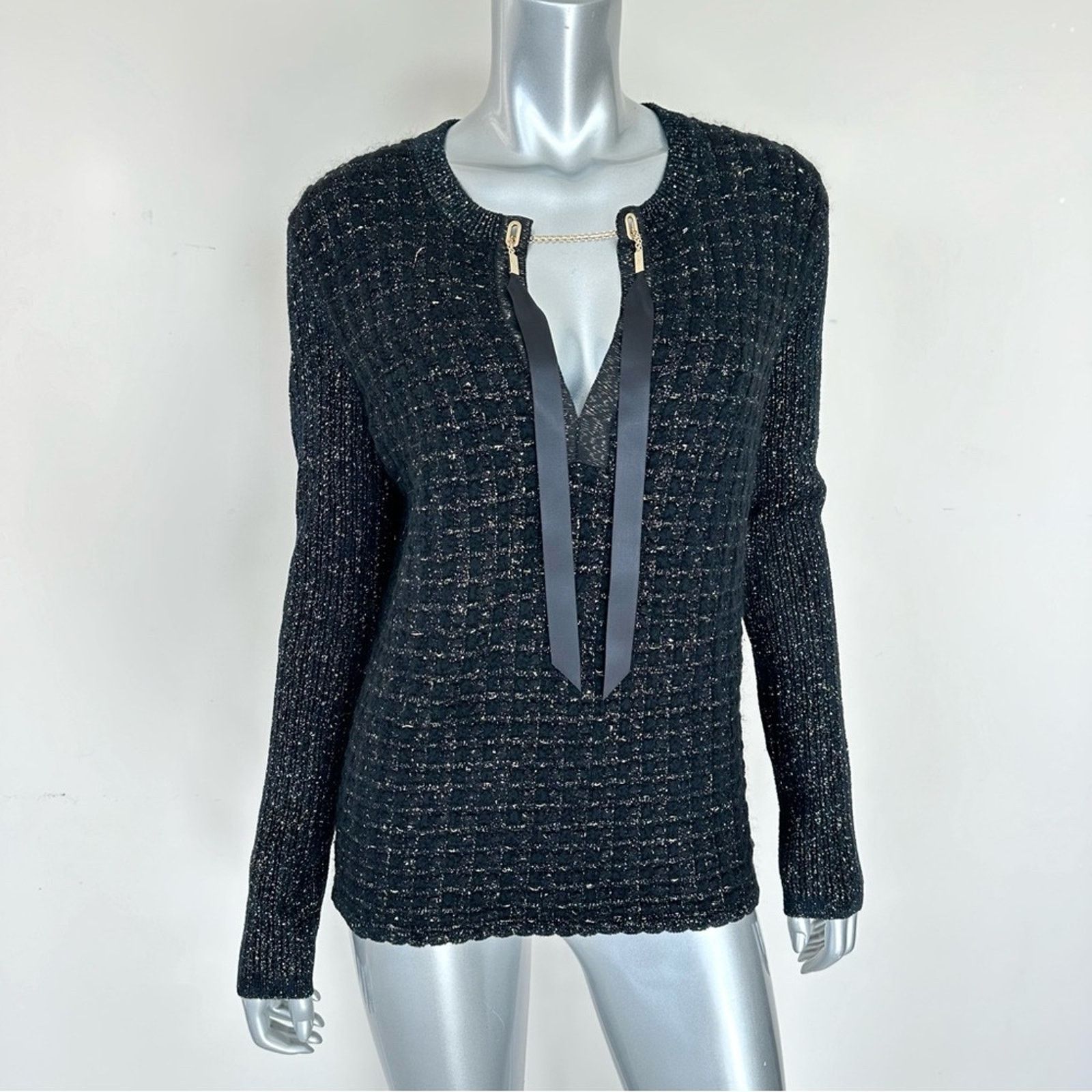 Chanel CHANEL women sweater top size 44 FR or L Authentic 5800$ Size L / US 10 / IT 46 - 1 Thumbnail