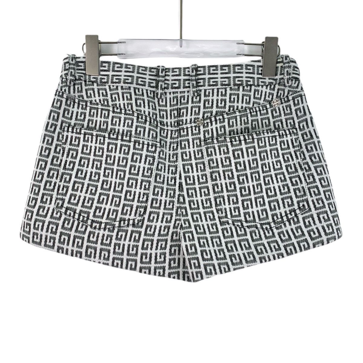Givenchy Givenchy Logo Jacquard All-over Print Casual Shorts K26WX Size 28" / US 6 / IT 42 - 2 Thumbnail