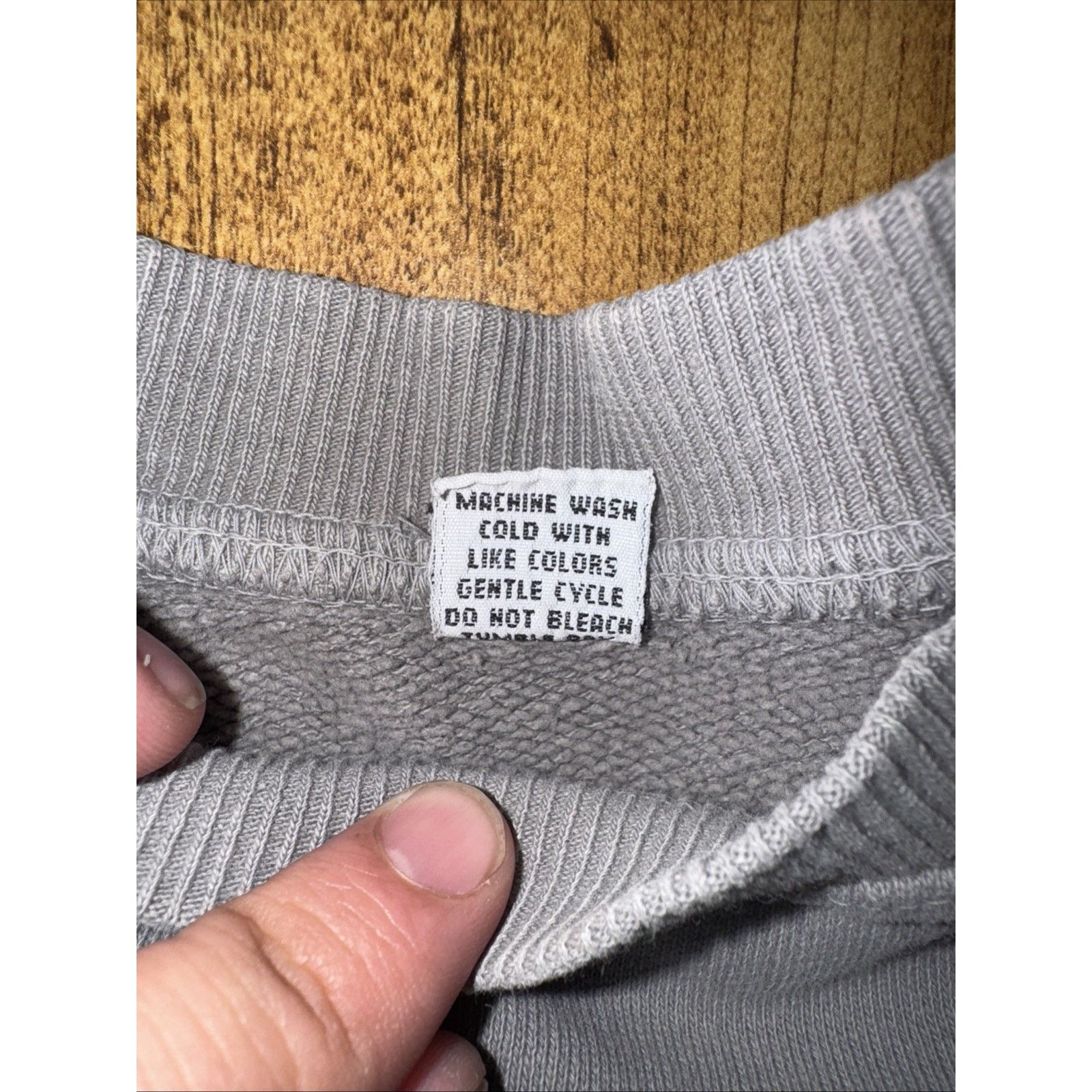 Disney Disney Mickey Mouse Surfing Cropped Crewneck Gray L 22x20 Size L / US 10 / IT 46 - 3 Thumbnail