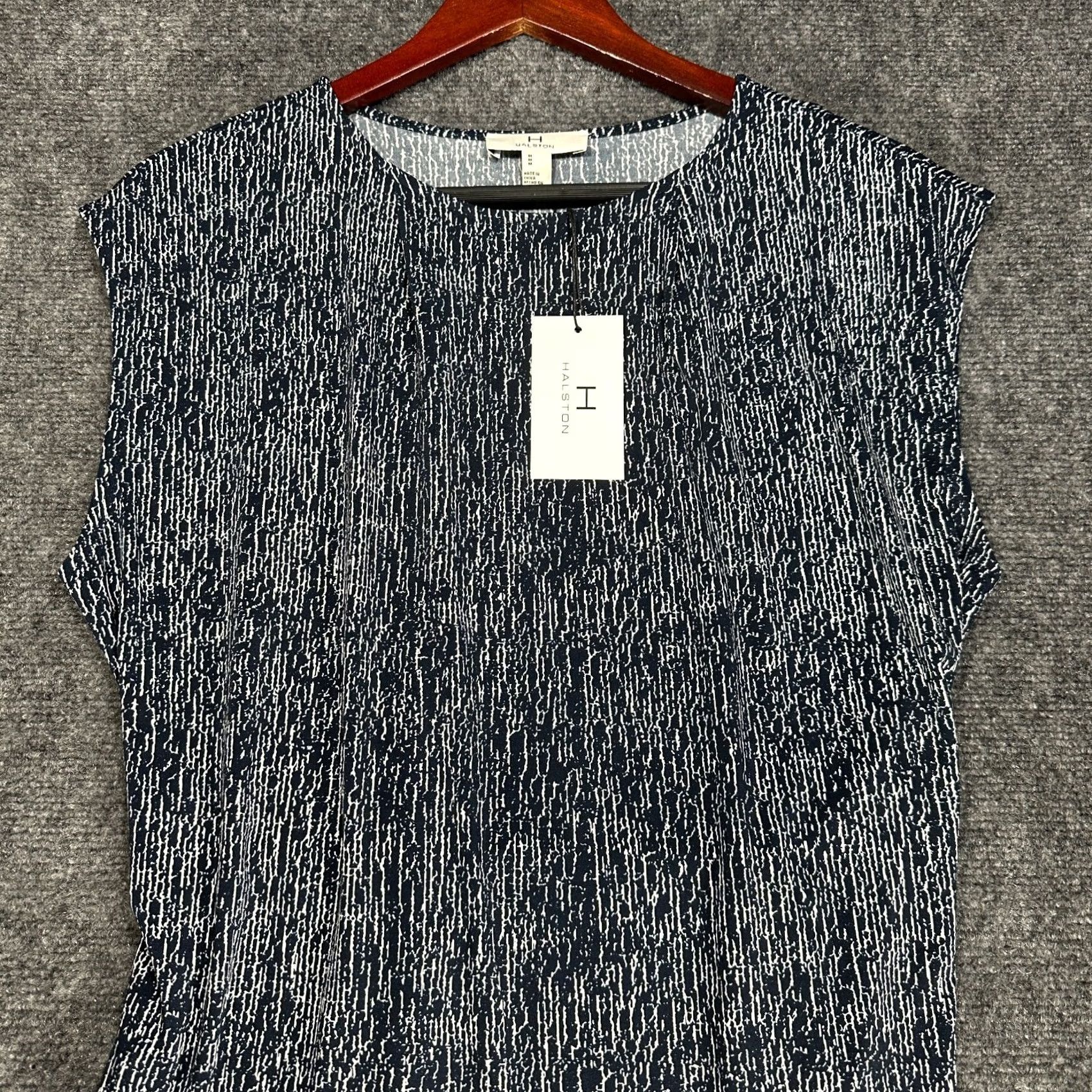 Halston Halston Blouse Shirt Womens Medium Blue Knit Sleeveless Tie Belt New Geometric Pattern Modern Classic Fashion Basic Stretch Size M / US 6-8 / IT 42-44 - 3 Thumbnail