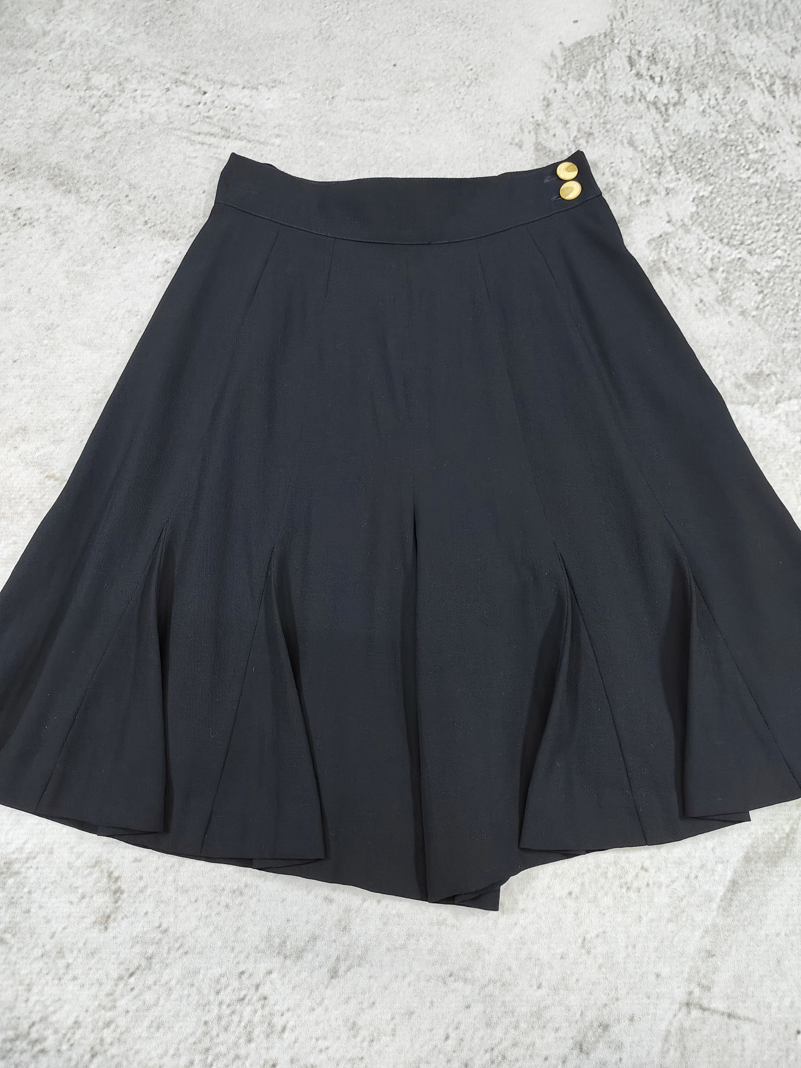 Chanel 90s Chanel Boutique Minimal Wool Pleated Skort Culottes Size 28" / US 6 / IT 42 - 4 Thumbnail