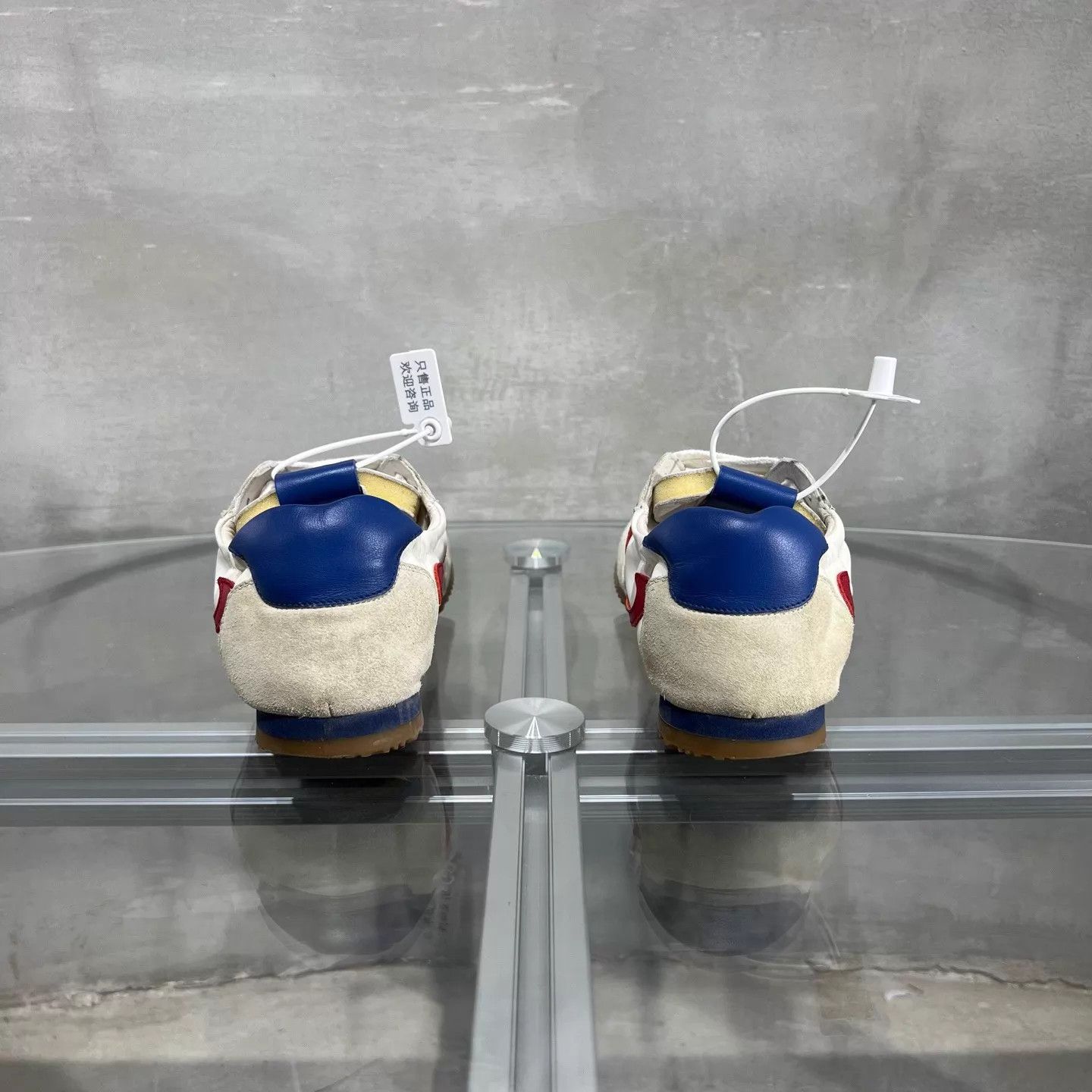 Loewe LOEWE White & Red Sneakers Size 36 YH17475 Size US 5.5 / IT 35.5 - 6 Thumbnail